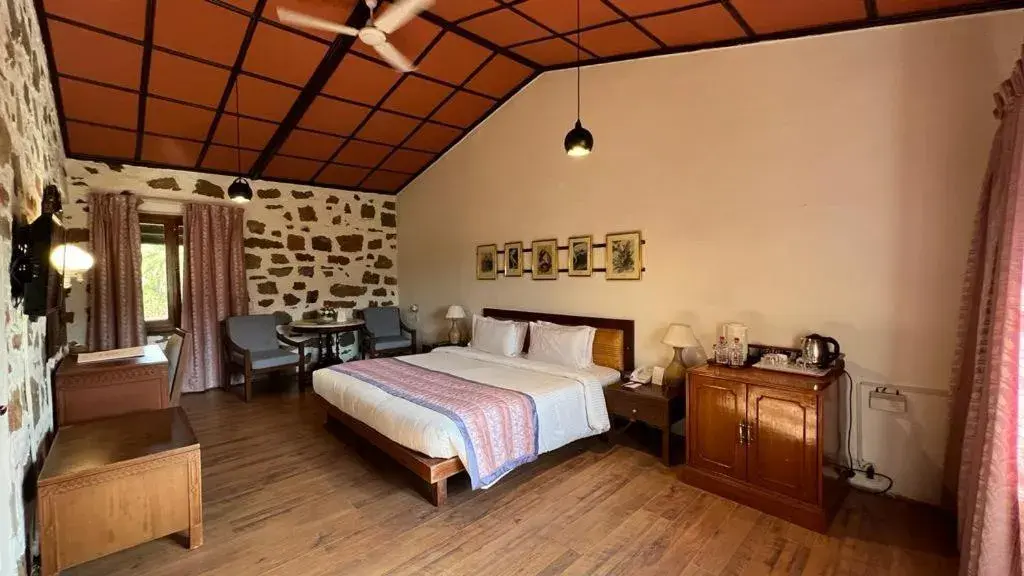 Deluxe Double or Twin Room in Shikarbadi Hotel - By The Lake Heritage by HRH Group of Hotels Deluxe Double or Twin Room in Shikarbadi Hotel - By The Lake Heritage by HRH Group of Hotels