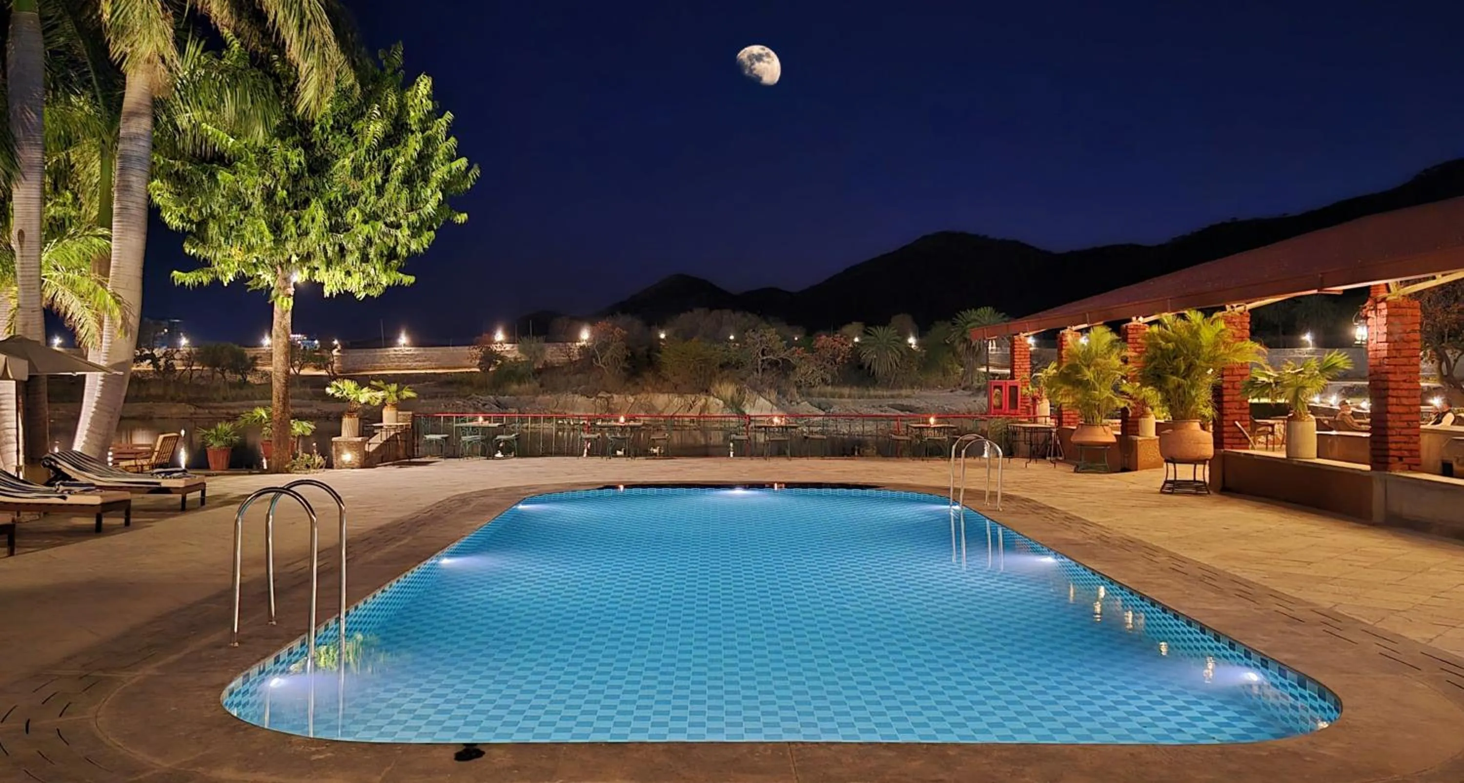 Swimming pool in Shikarbadi Hotel - By The Lake Heritage by HRH Group of Hotels