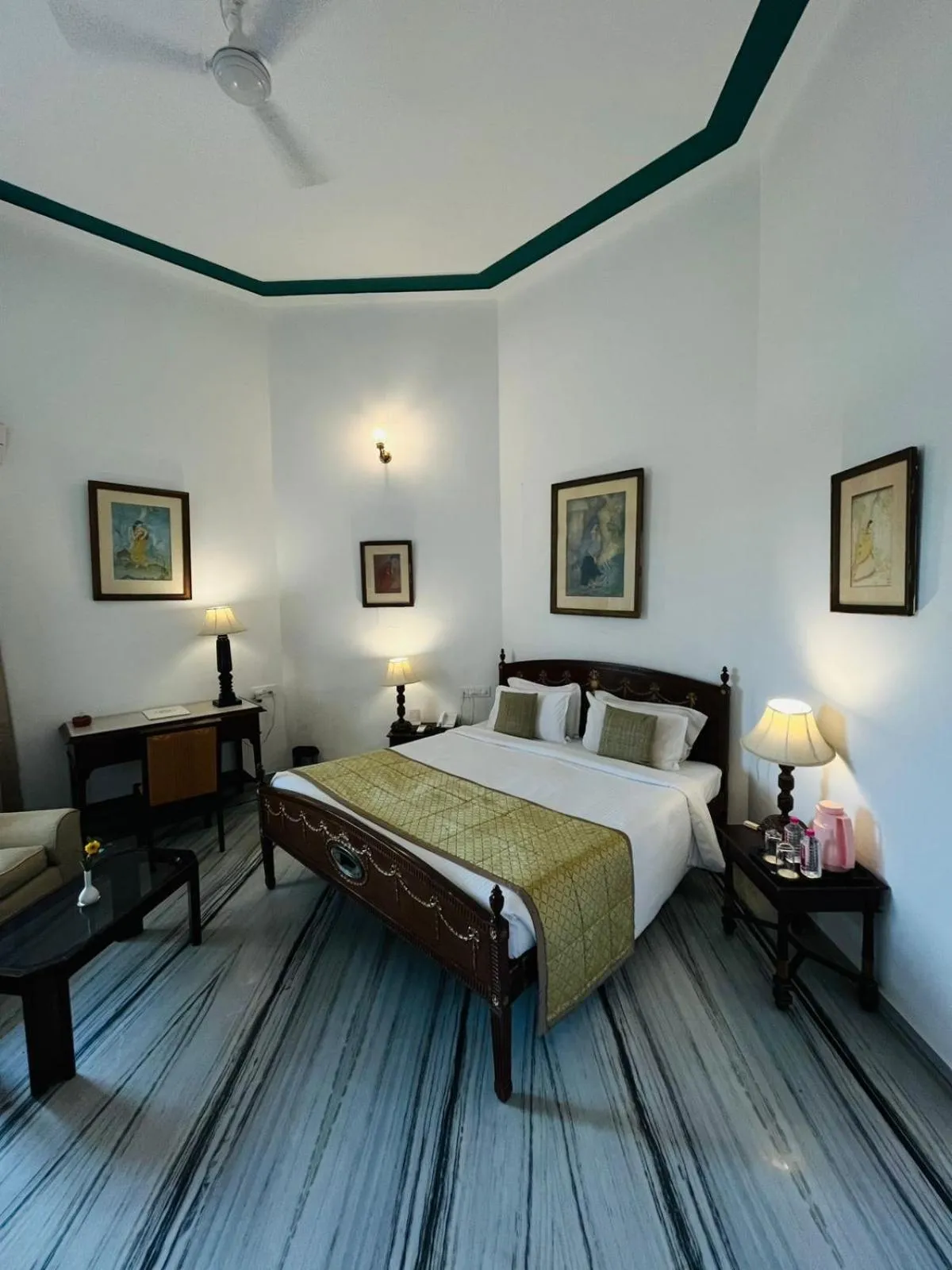 Bed in Shikarbadi Hotel - By The Lake Heritage by HRH Group of Hotels