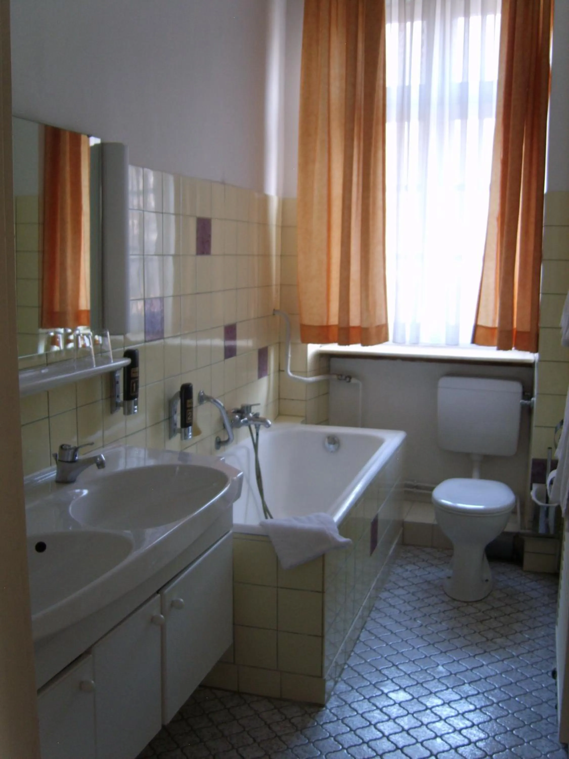 Toilet in Vier Jahreszeiten