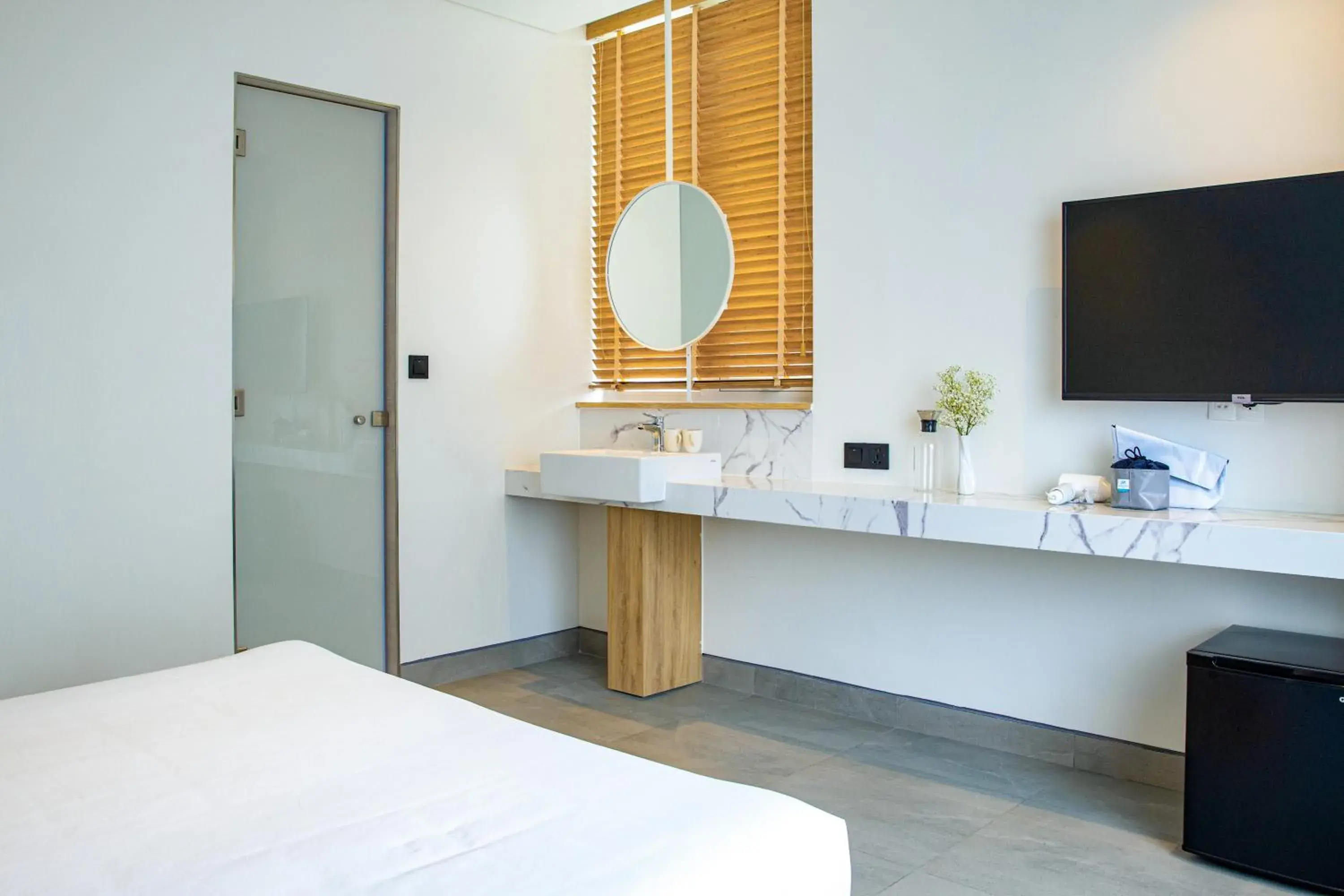 Deluxe Double Room in MEANDER Saigon Deluxe Double Room in MEANDER Saigon