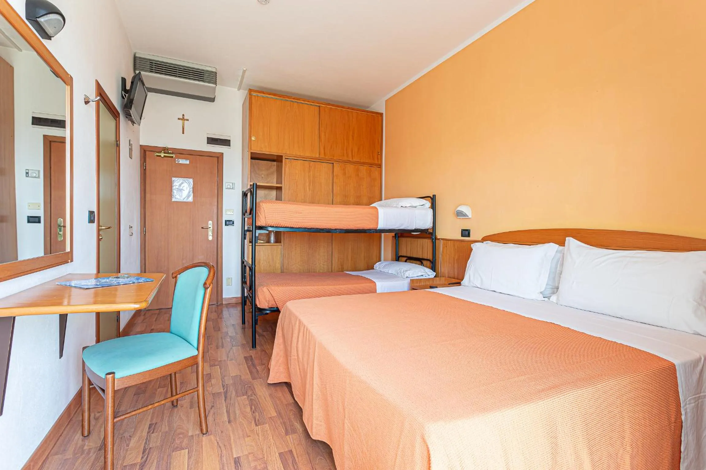 Bedroom, Bed in Little Hotel