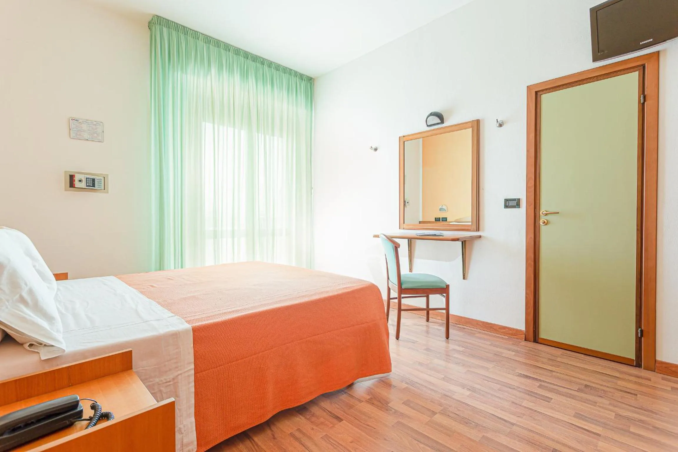 Bedroom, Bed in Little Hotel