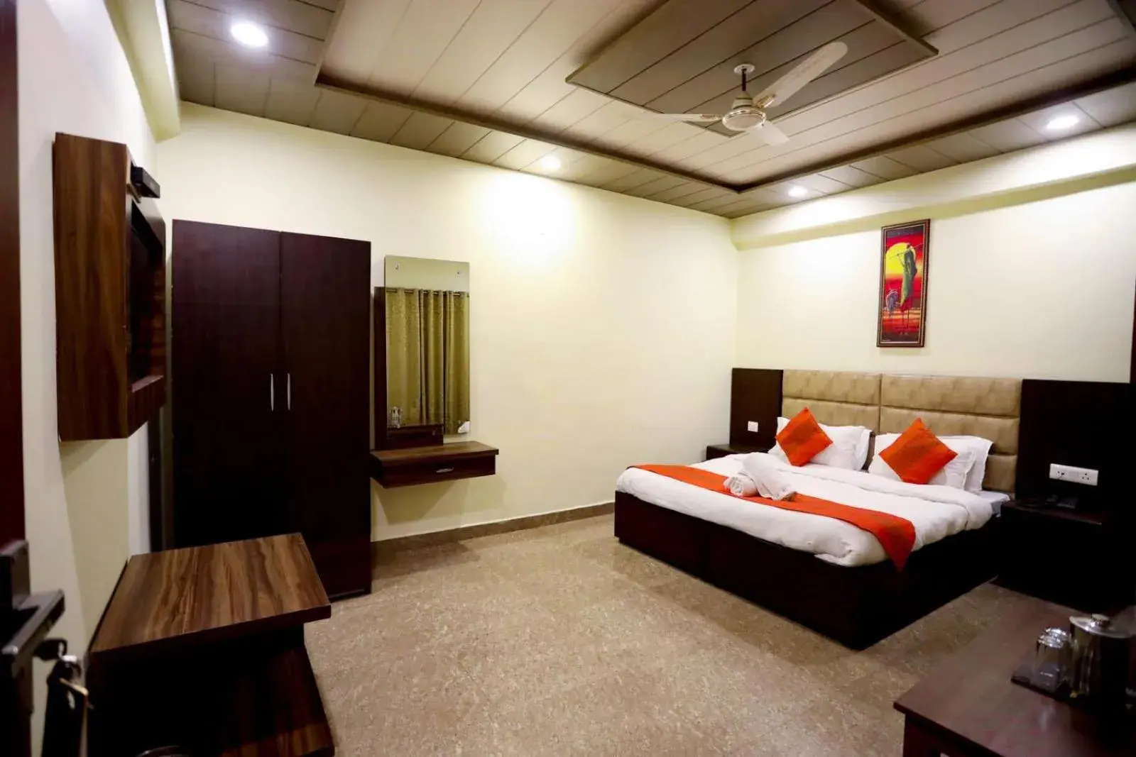 Deluxe Double Room in Hotel Blue Magnets Dalhousie Deluxe Double Room in Hotel Blue Magnets Dalhousie