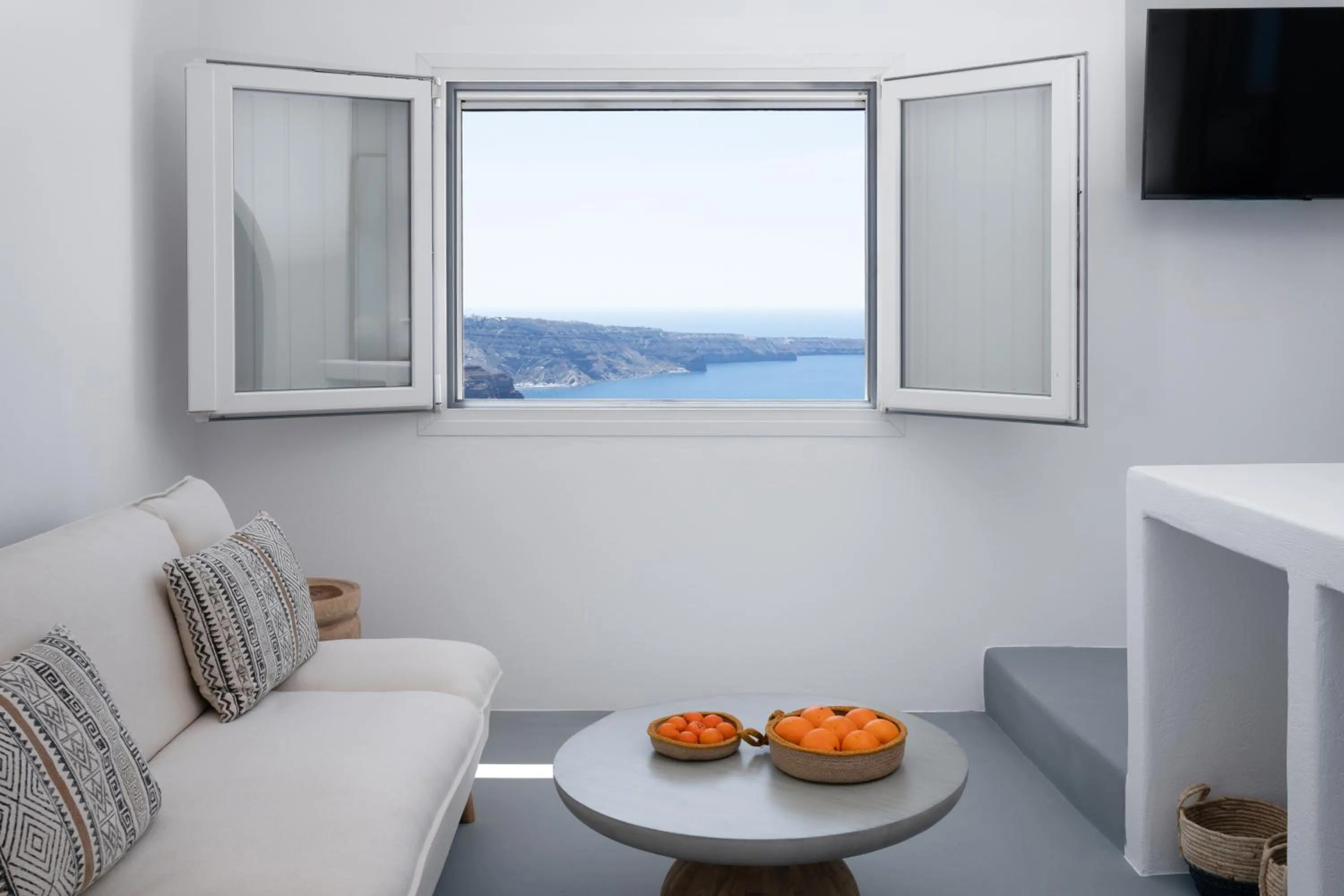 Living room in Cilon Suites Santorini