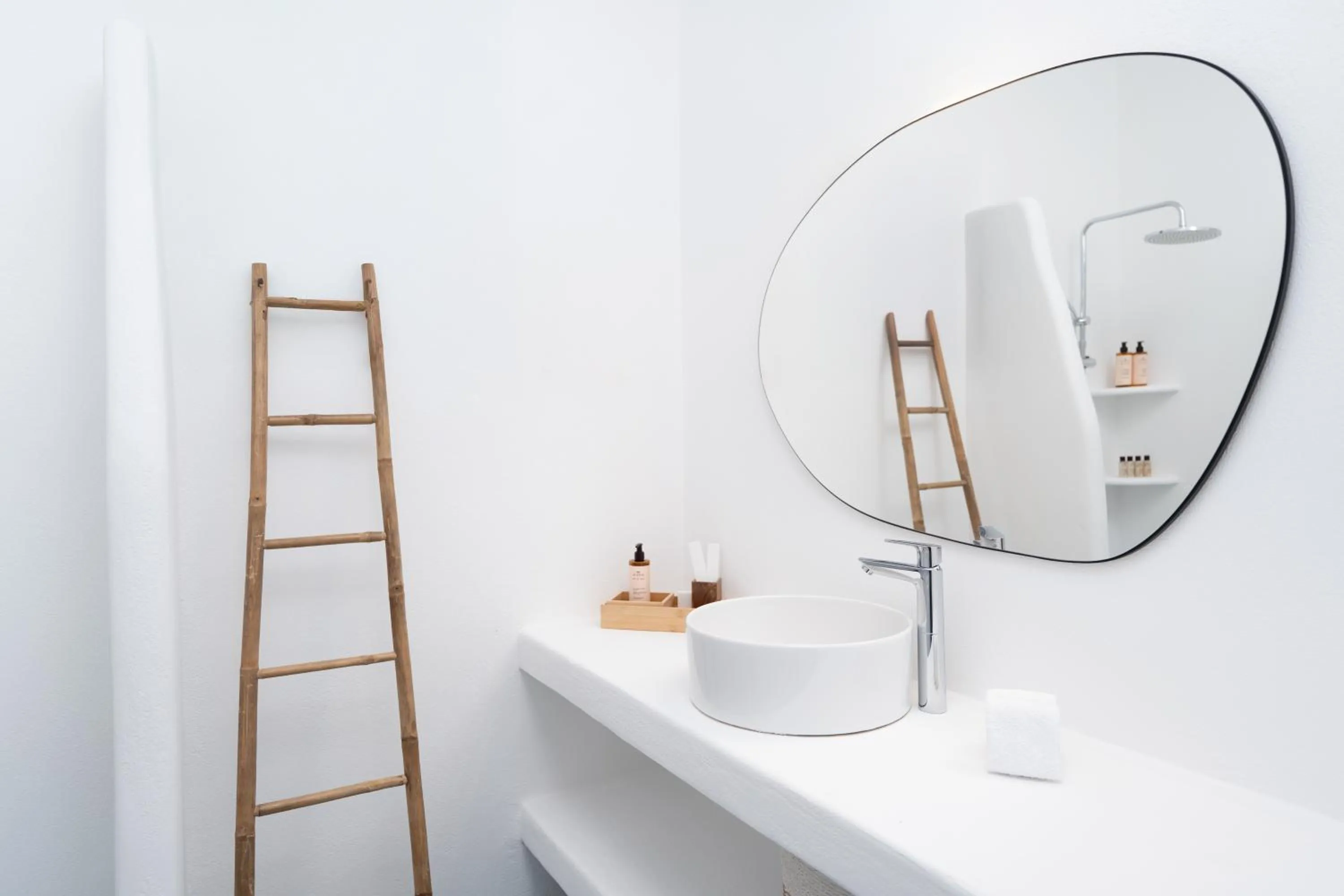Bathroom in Cilon Suites Santorini