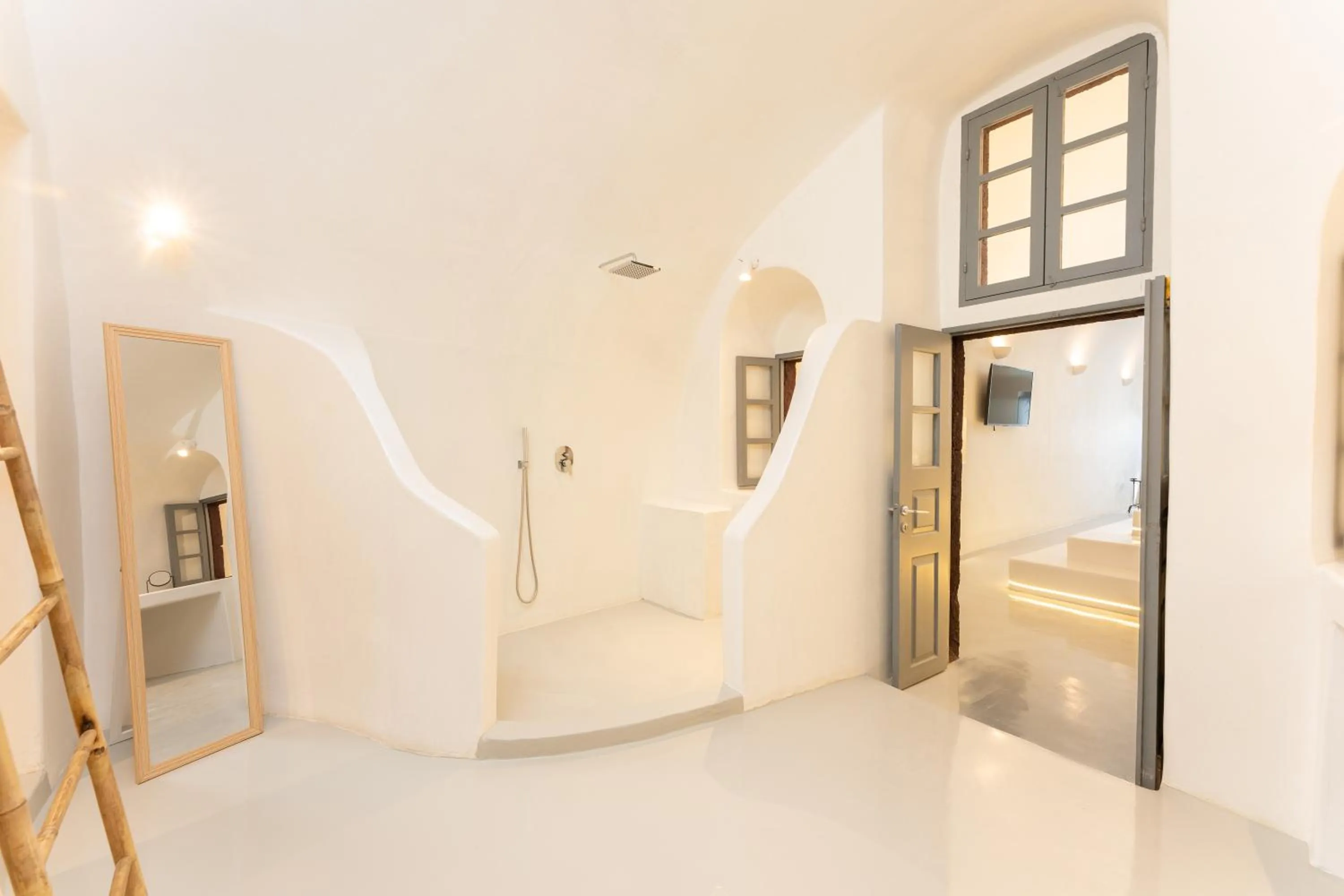 Bathroom, Bed in Cilon Suites Santorini
