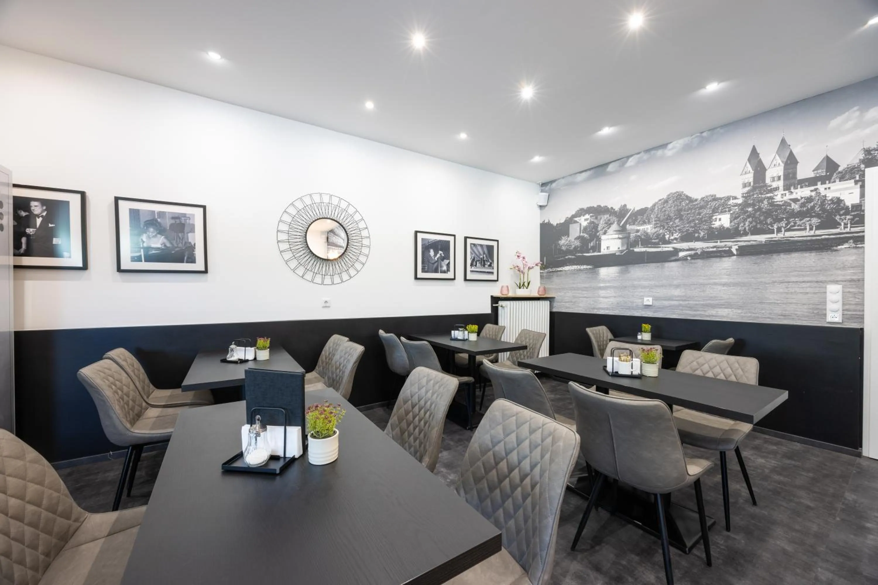 Seating area in Panorama Hotel Rheinkrone