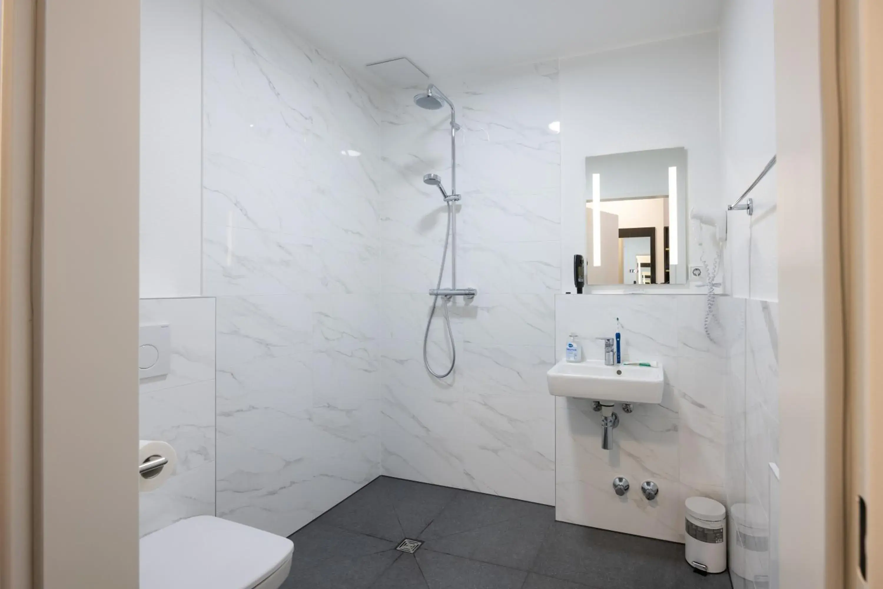 Deluxe Double Room with Sea View in Panorama Hotel Rheinkrone Deluxe Double Room with Sea View in Panorama Hotel Rheinkrone