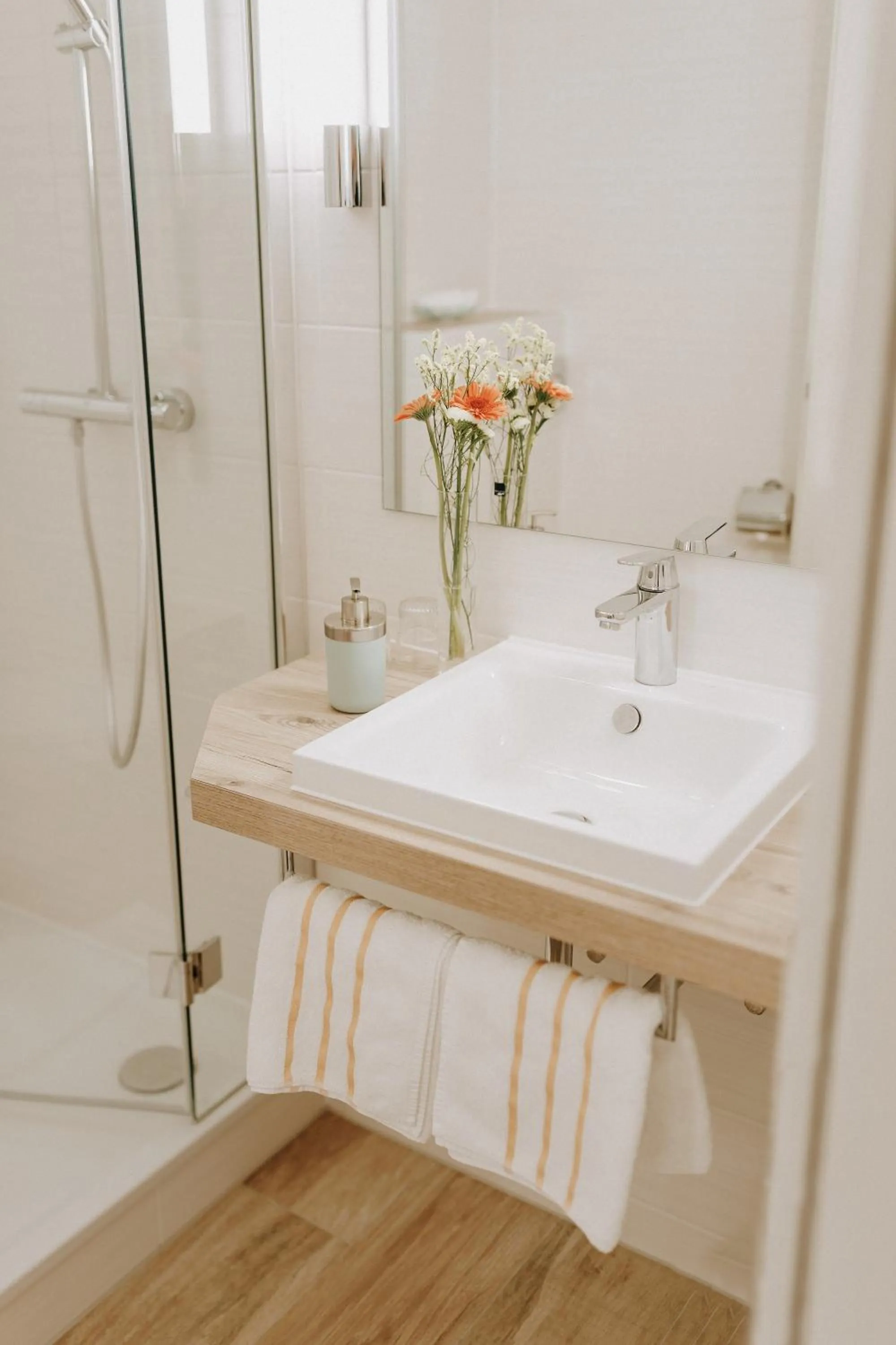 Shower in Huber's Hotel