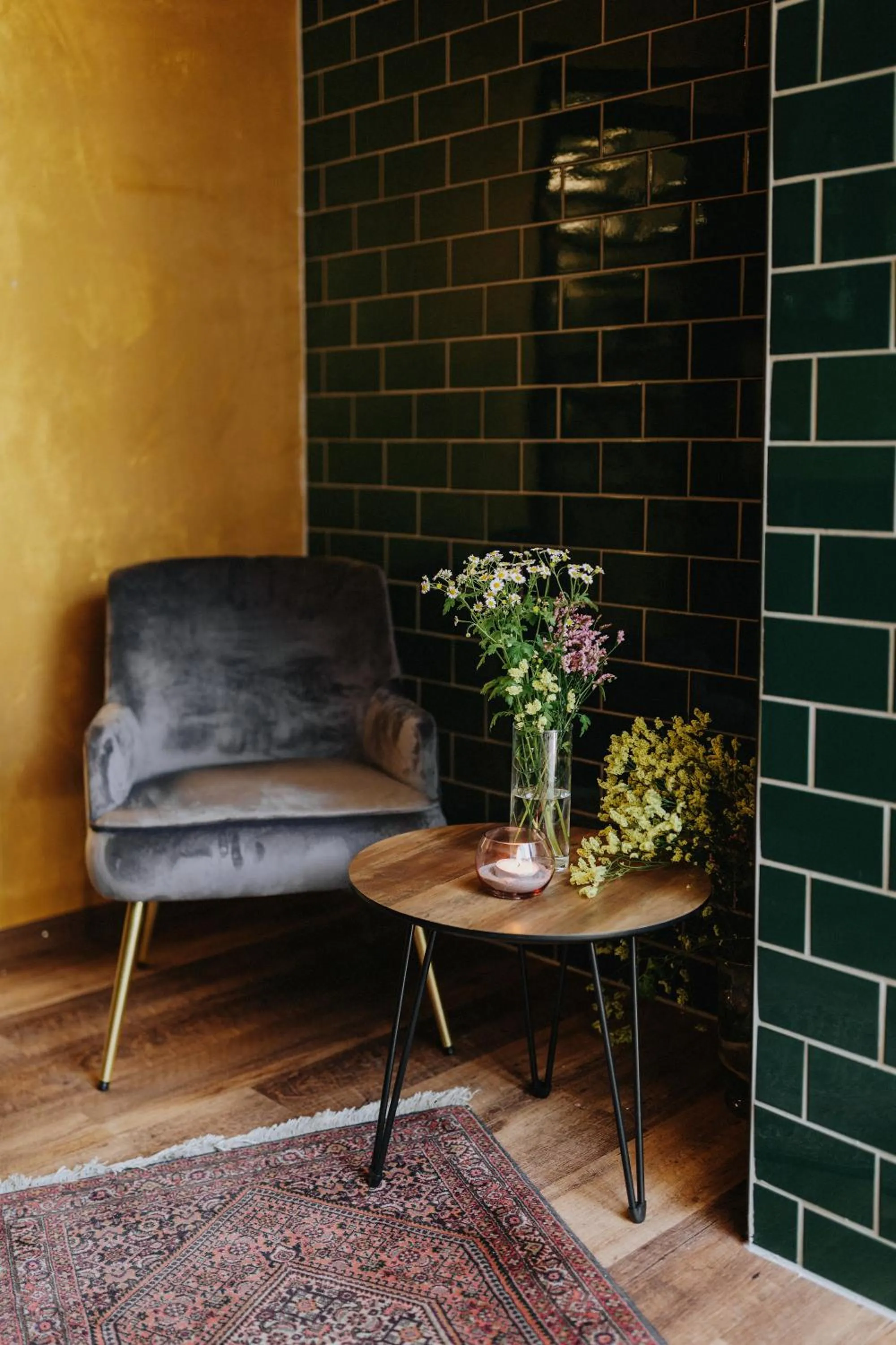 Living room in Huber's Hotel