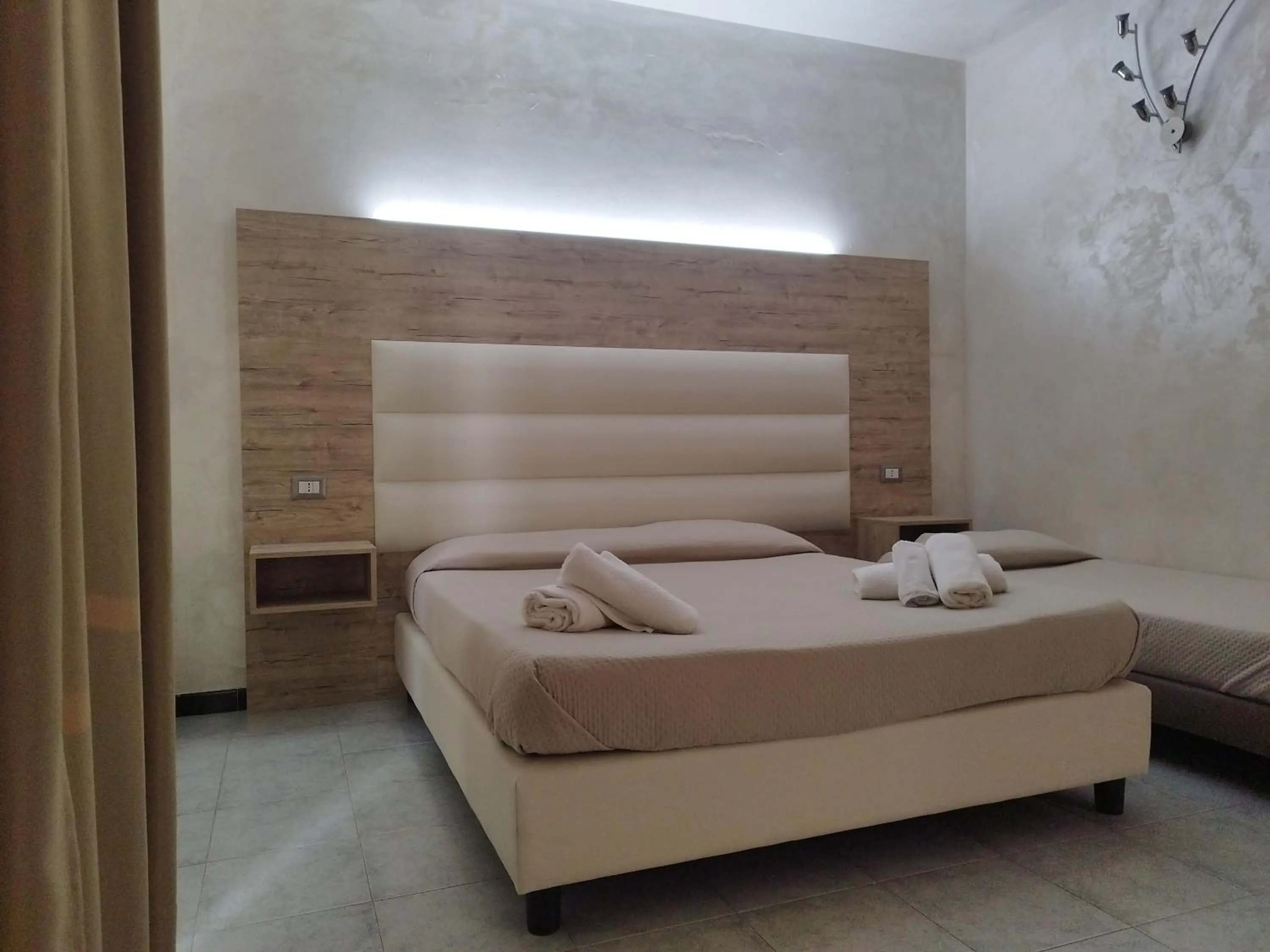 Bed in HOTEL CRISTALLO PAESTUM