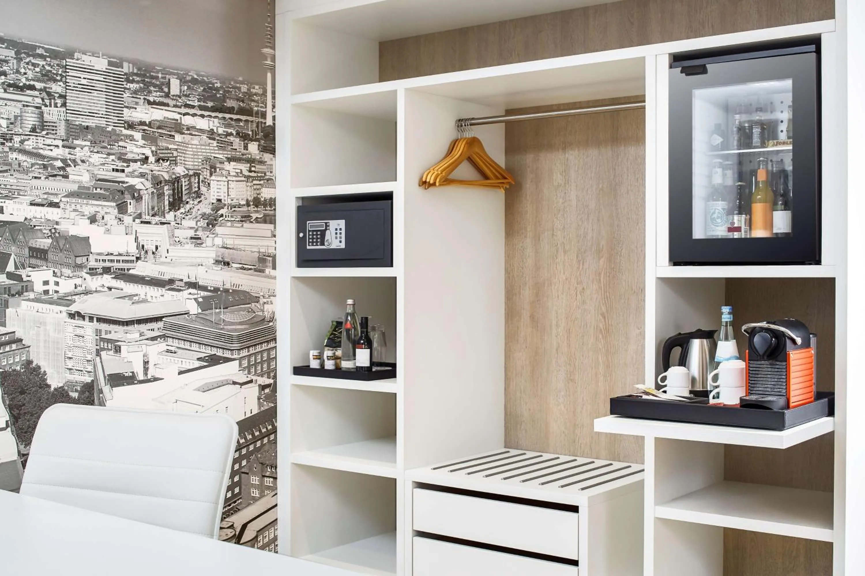 Photo of the whole room in NH Collection Hamburg City