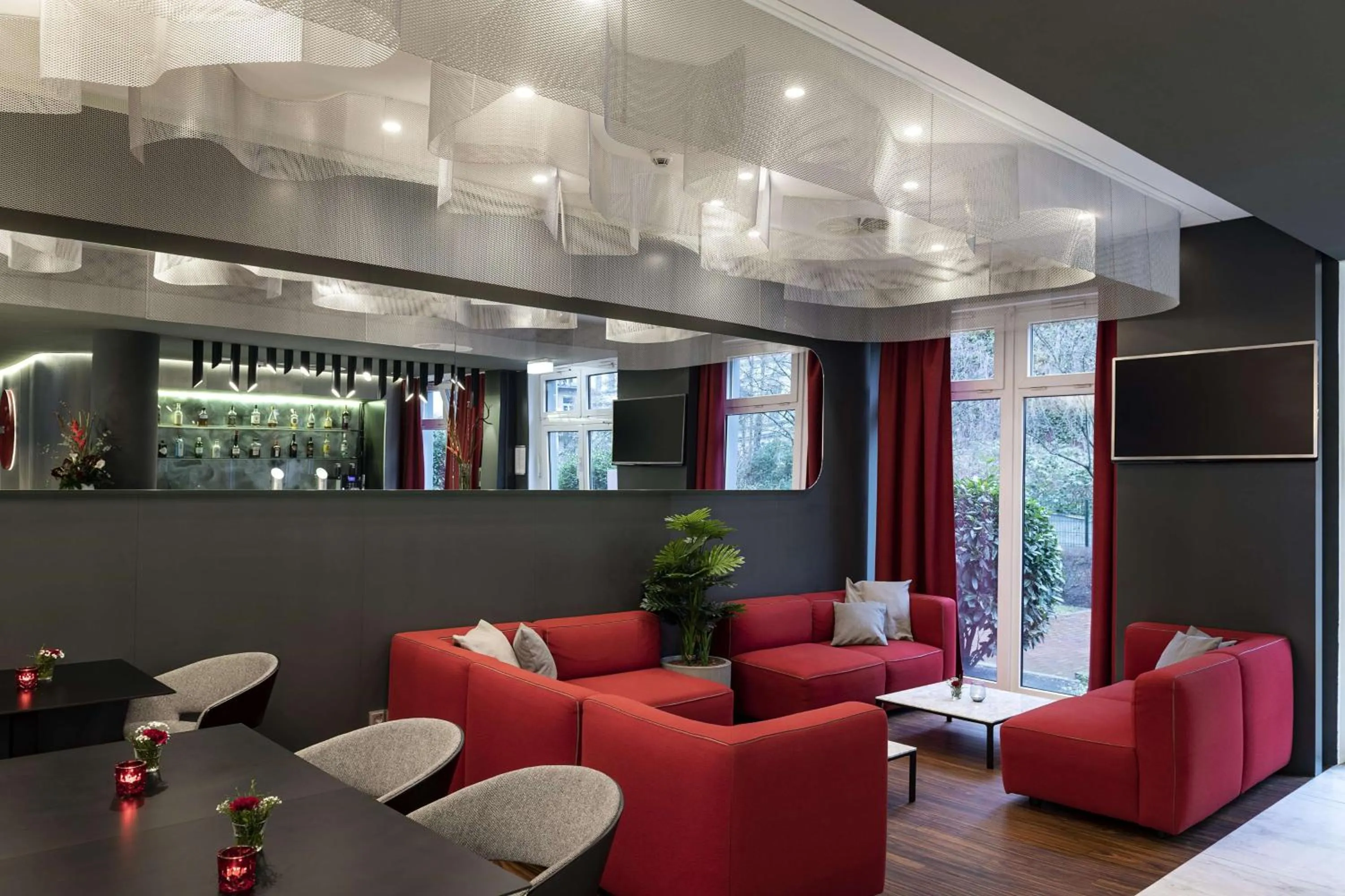 Lounge or bar in NH Collection Hamburg City