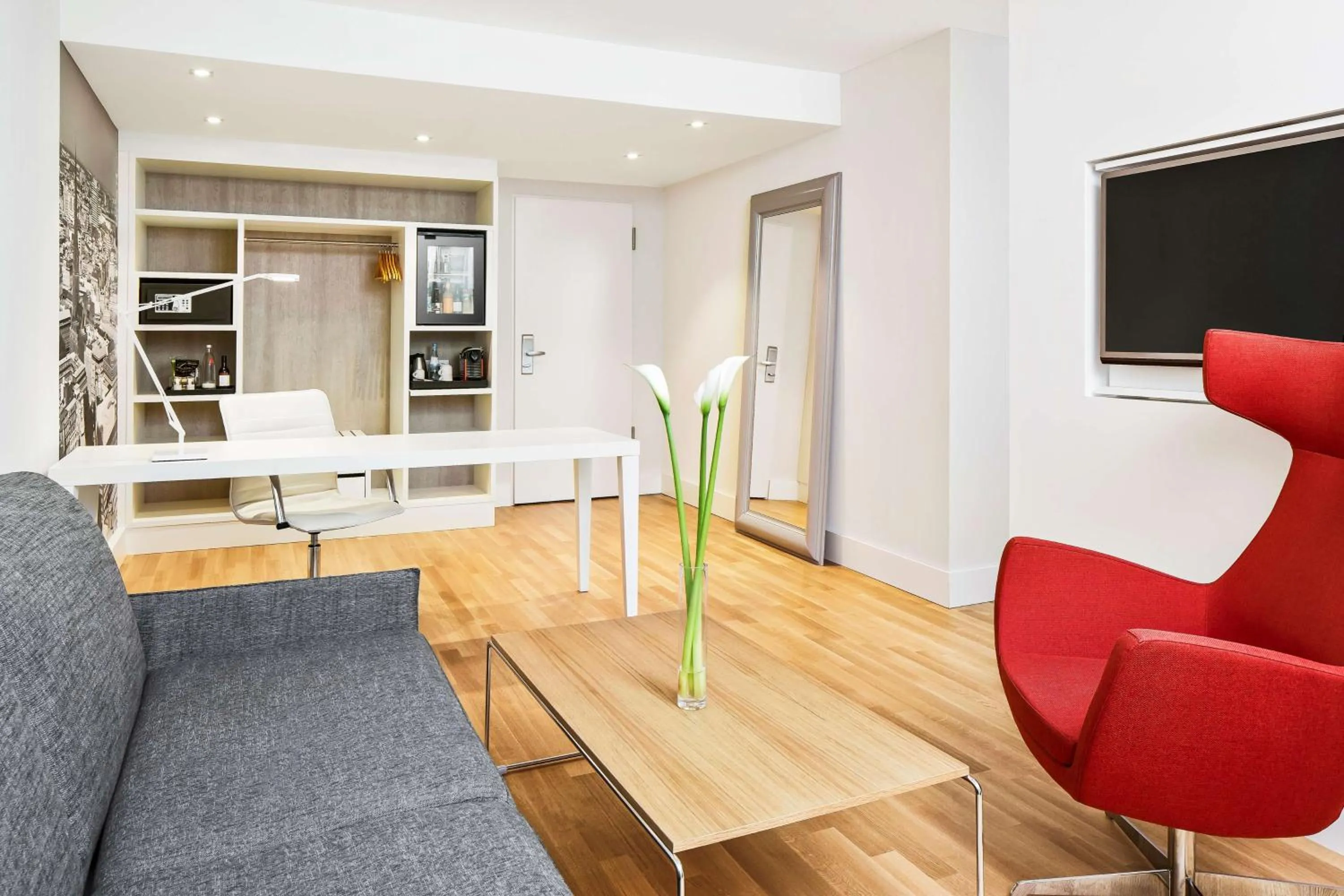 Photo of the whole room in NH Collection Hamburg City