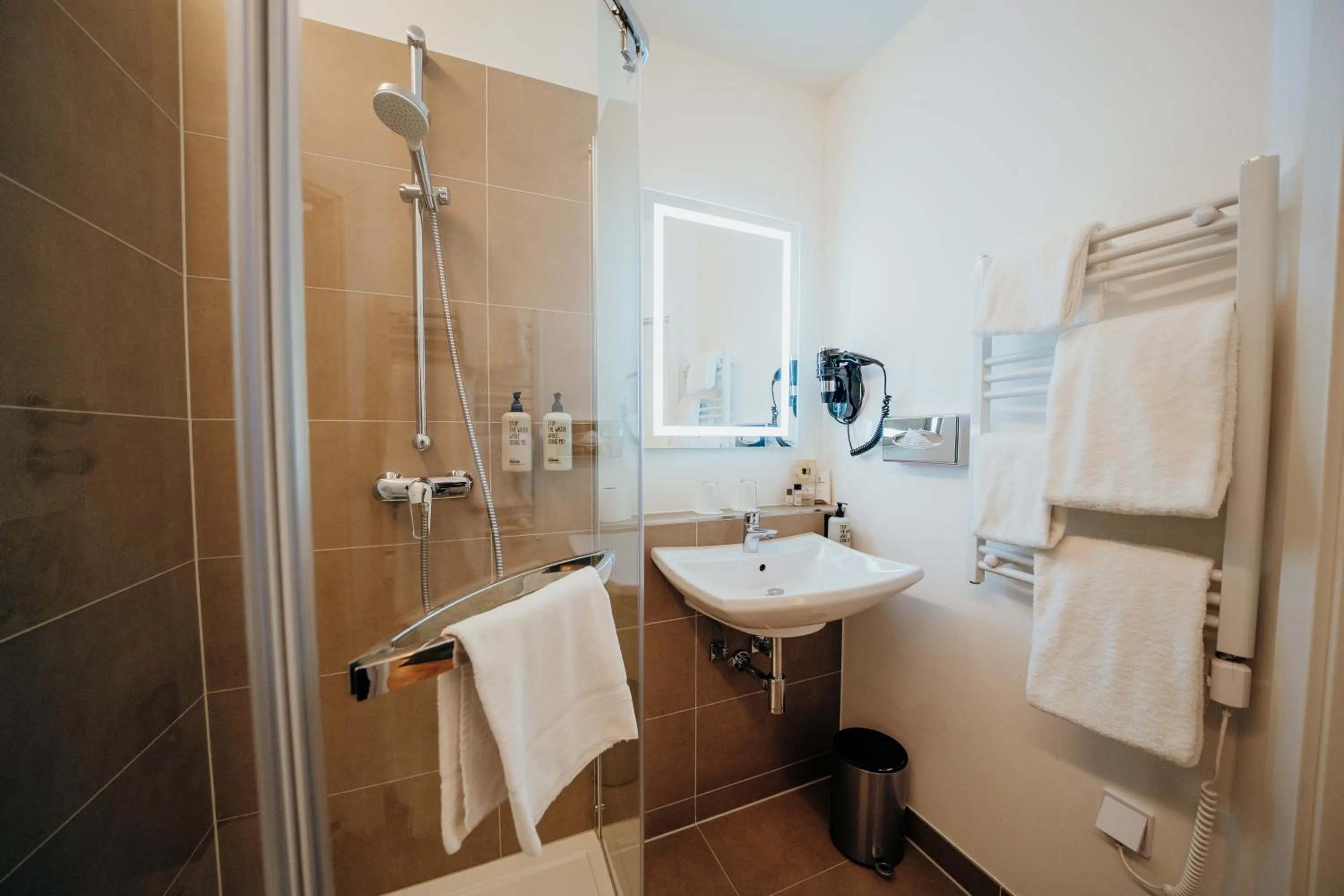 Shower in guestified BARBAROSSA Hotel