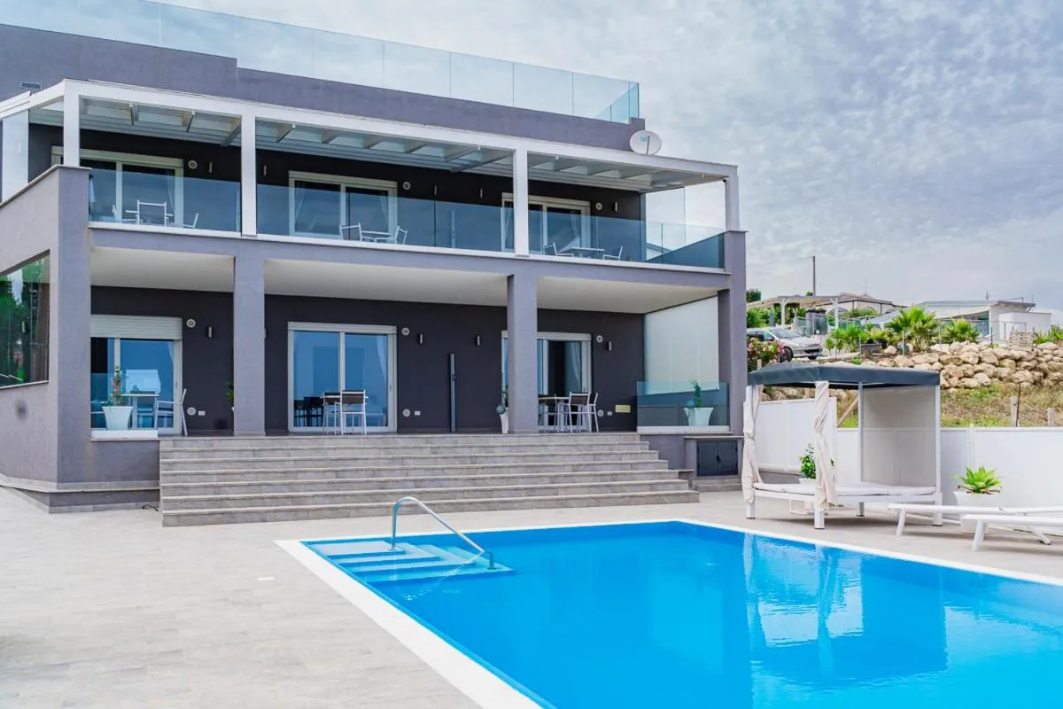 Pool view in Villa La Perla