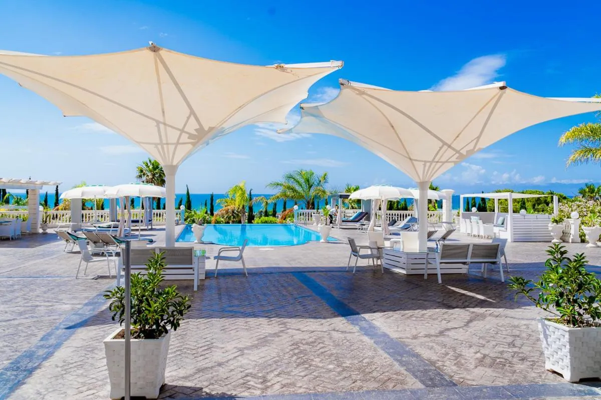 Pool view in Villa La Perla
