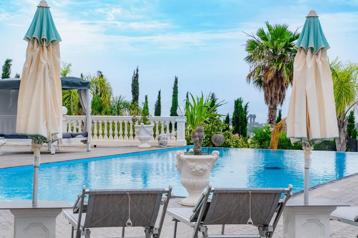 Swimming pool in Villa La Perla