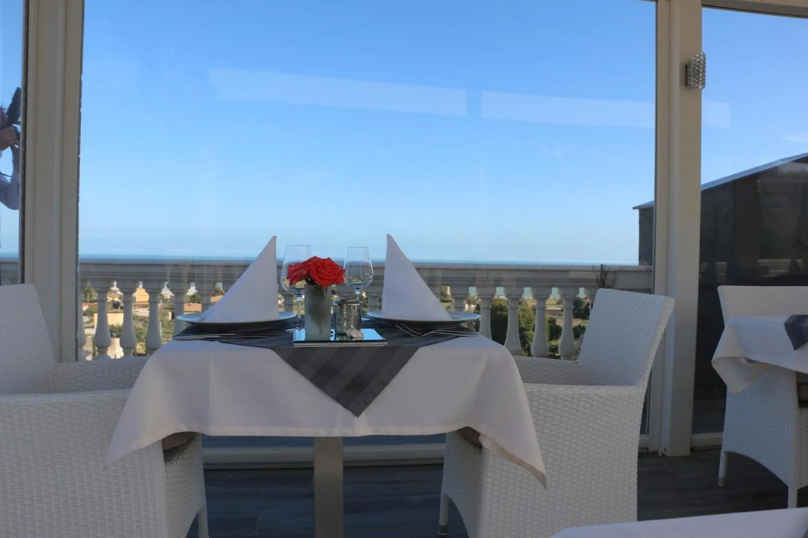 Restaurant/places to eat in Villa La Perla