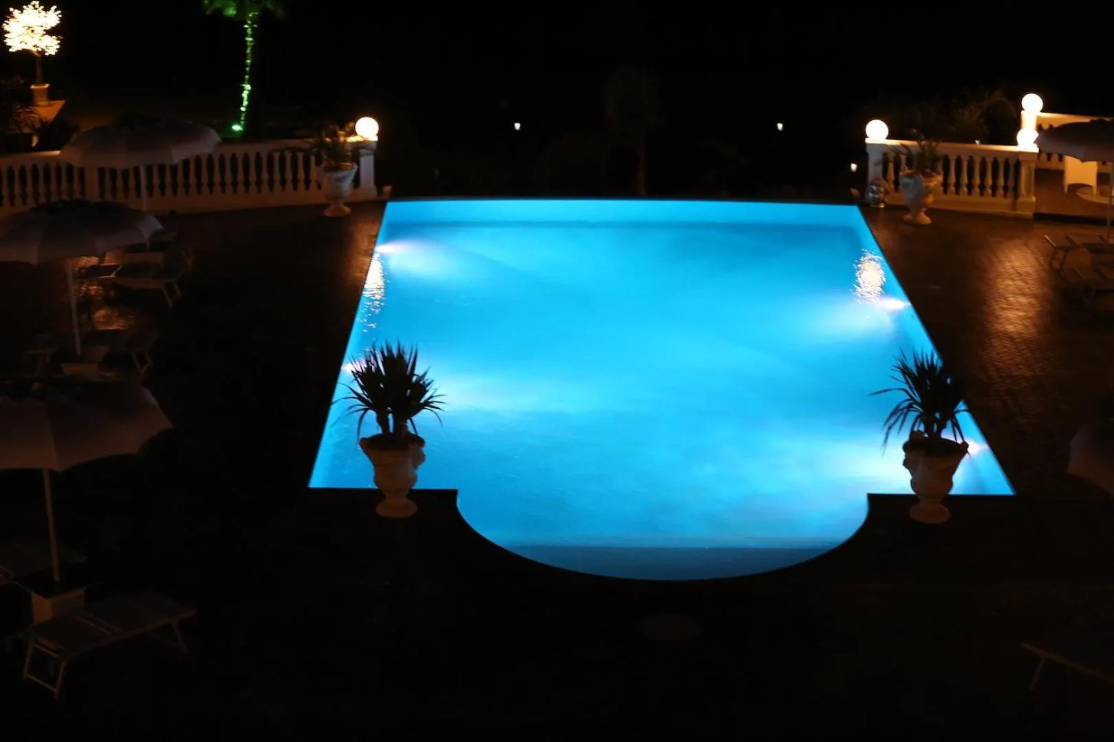 Night in Villa La Perla
