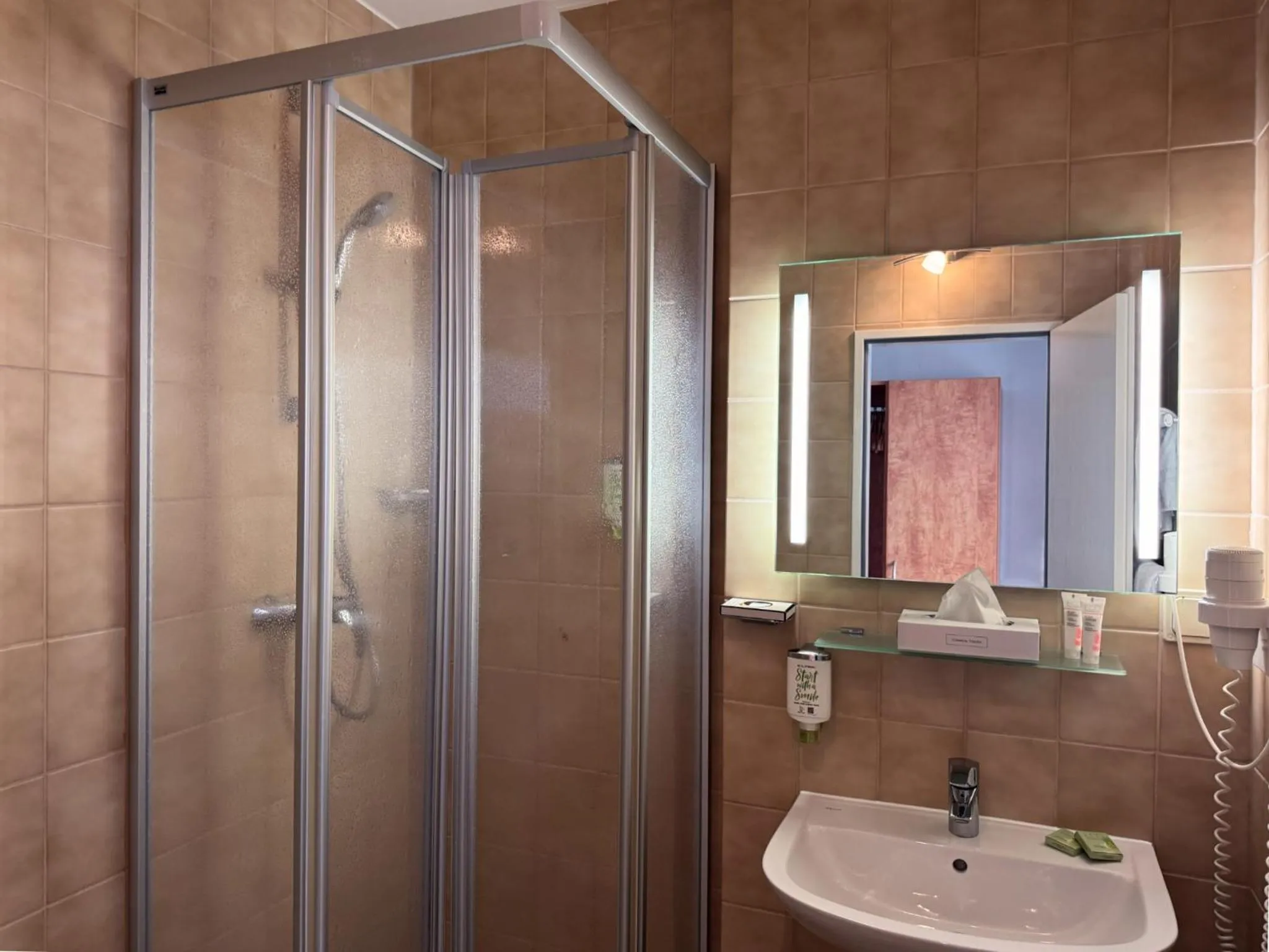 Shower in Eisberg Hotel Schwanen