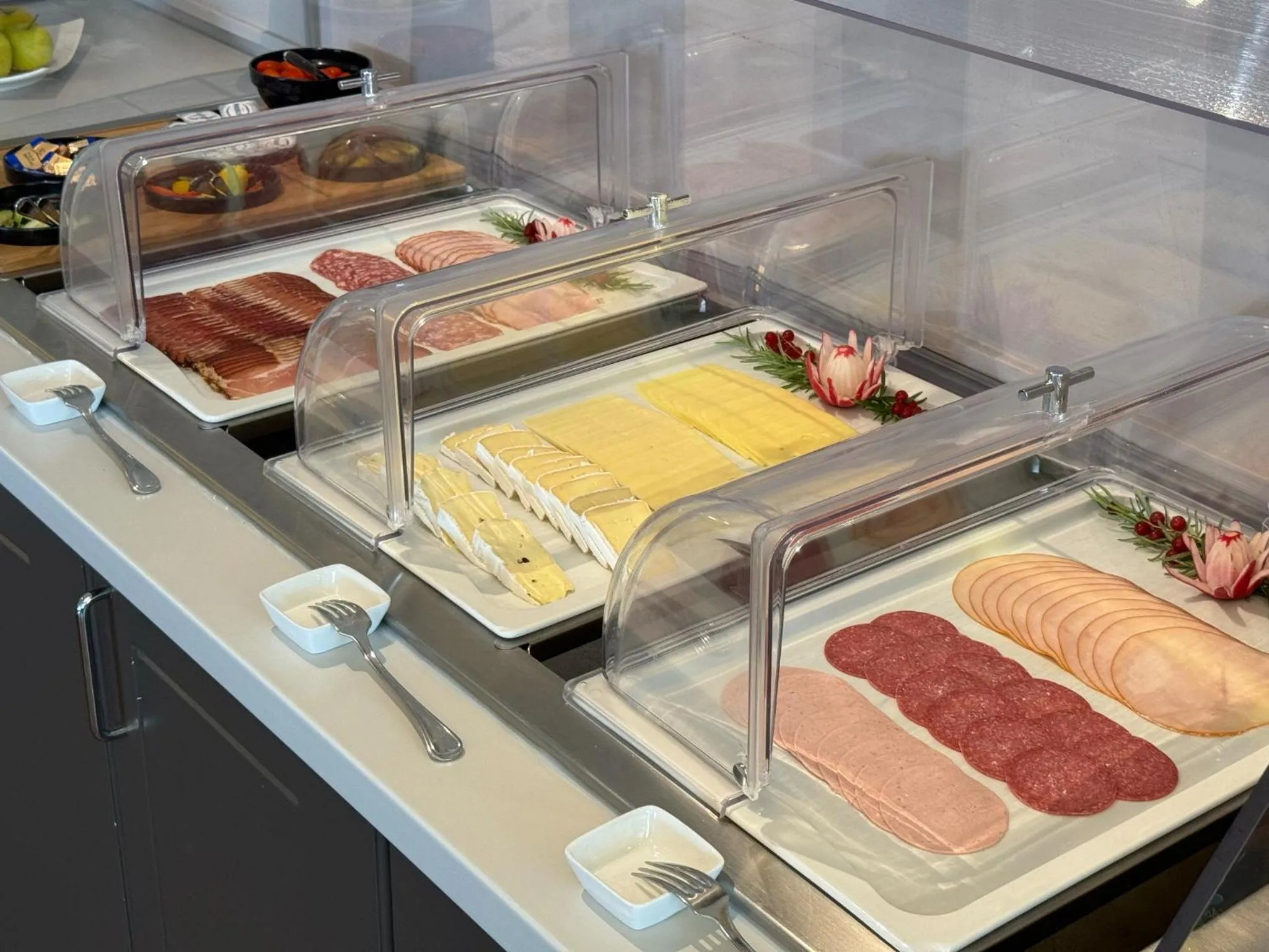 Buffet breakfast in Eisberg Hotel Schwanen