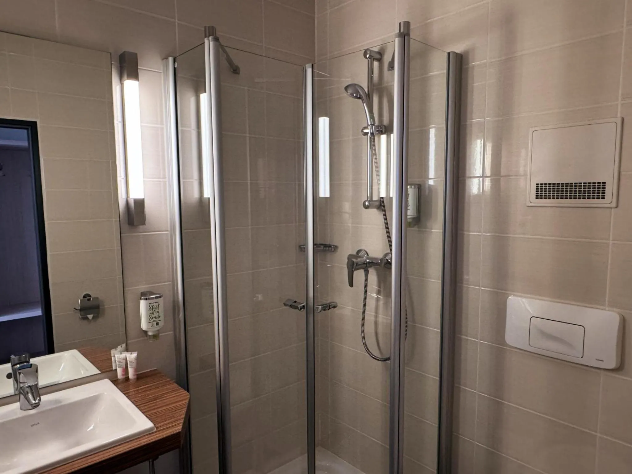 Shower in Eisberg Hotel Schwanen