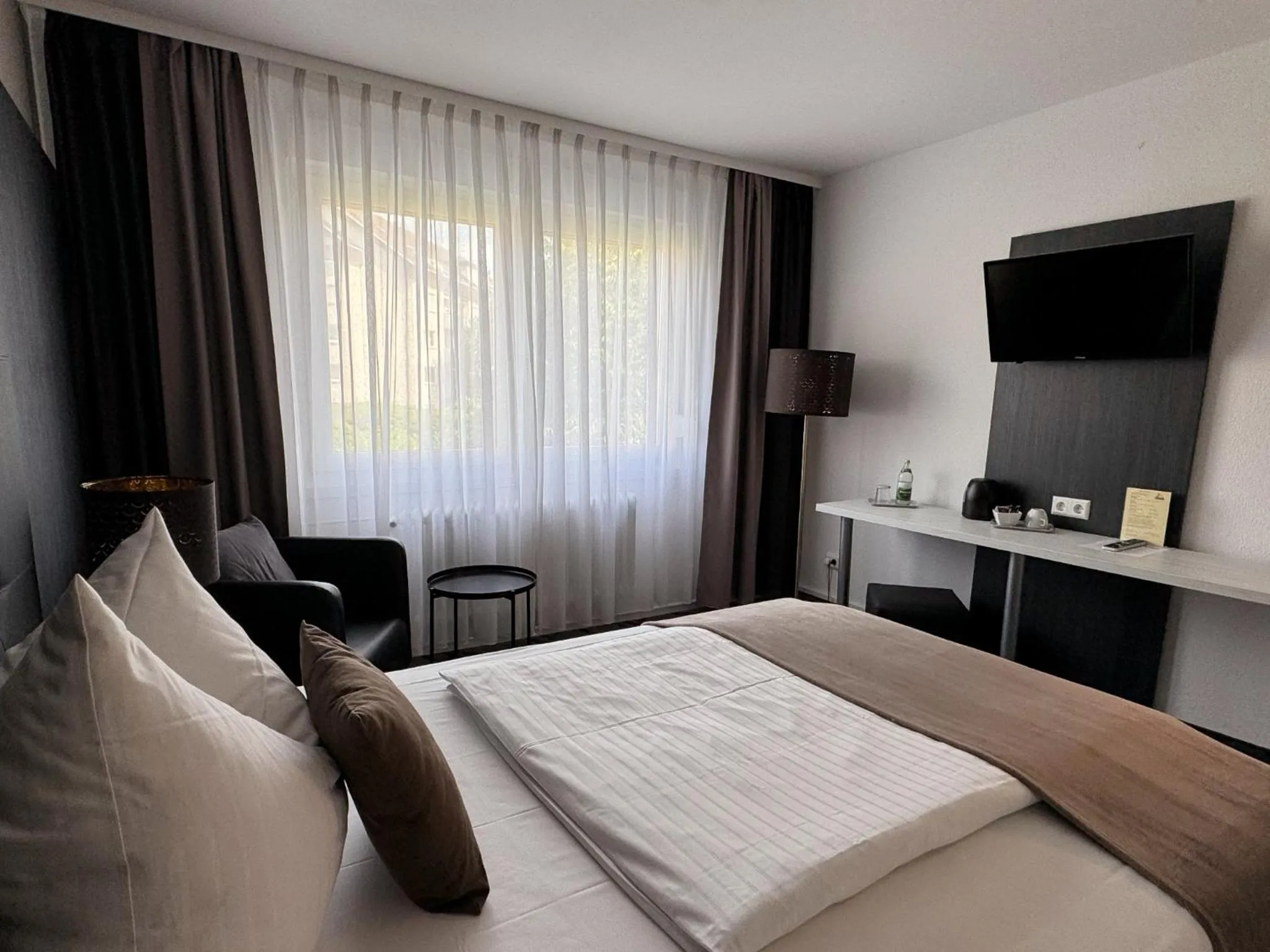 Photo of the whole room, Bed in Eisberg Hotel Schwanen