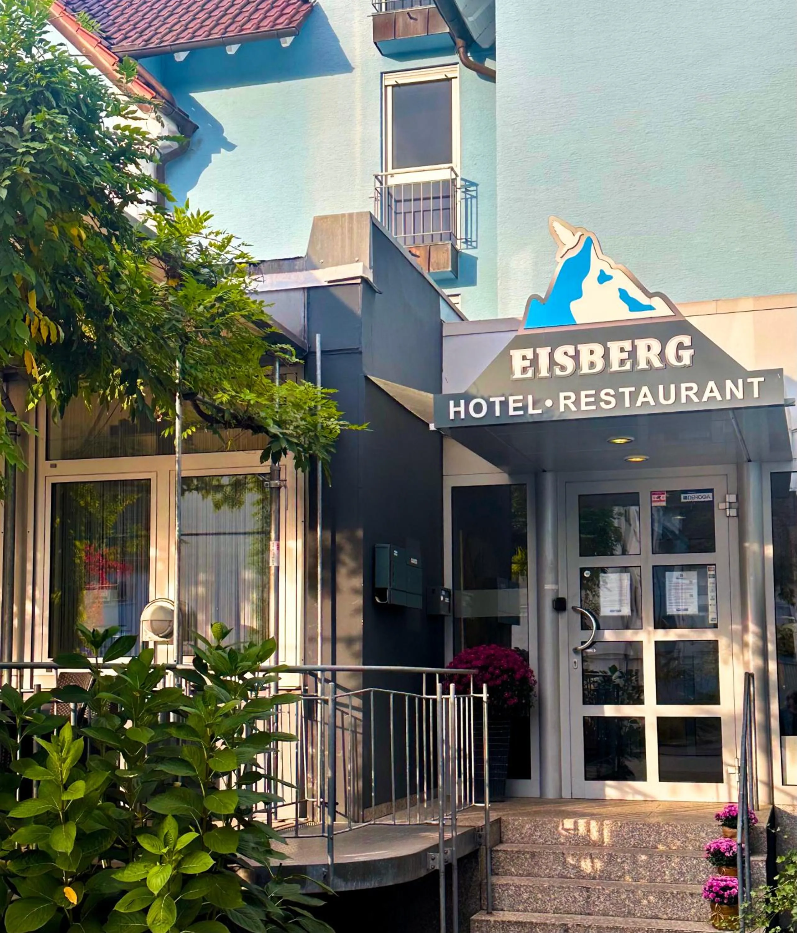 Facade/entrance in Eisberg Hotel Schwanen