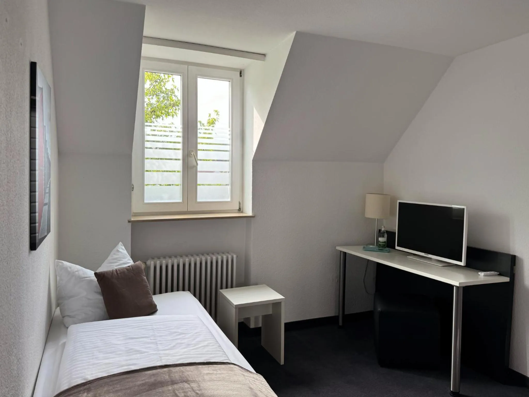 Photo of the whole room, Bed in Eisberg Hotel Schwanen