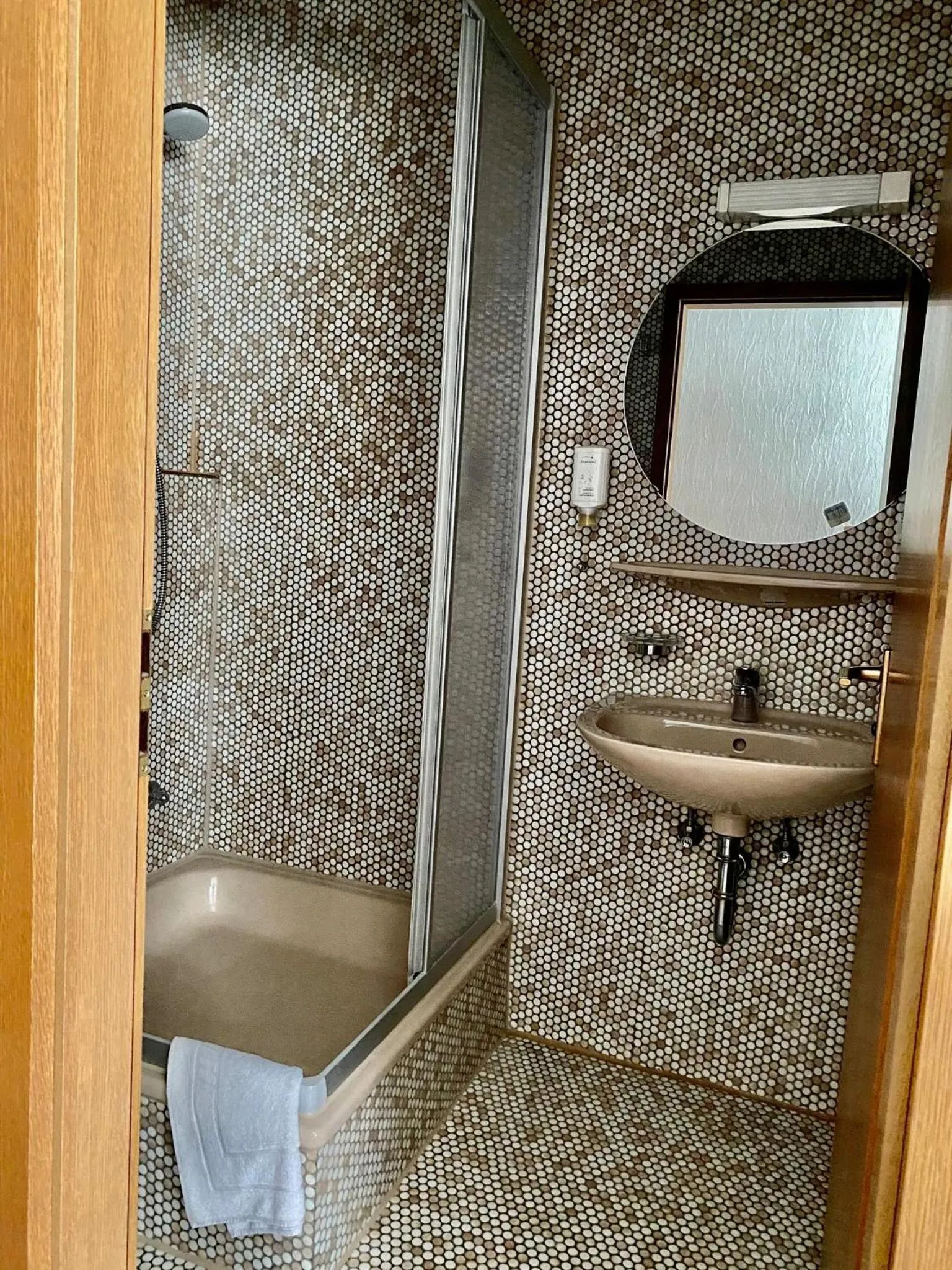 Photo of the whole room in LILTON Hotel Stuttgart-Zuffenhausen