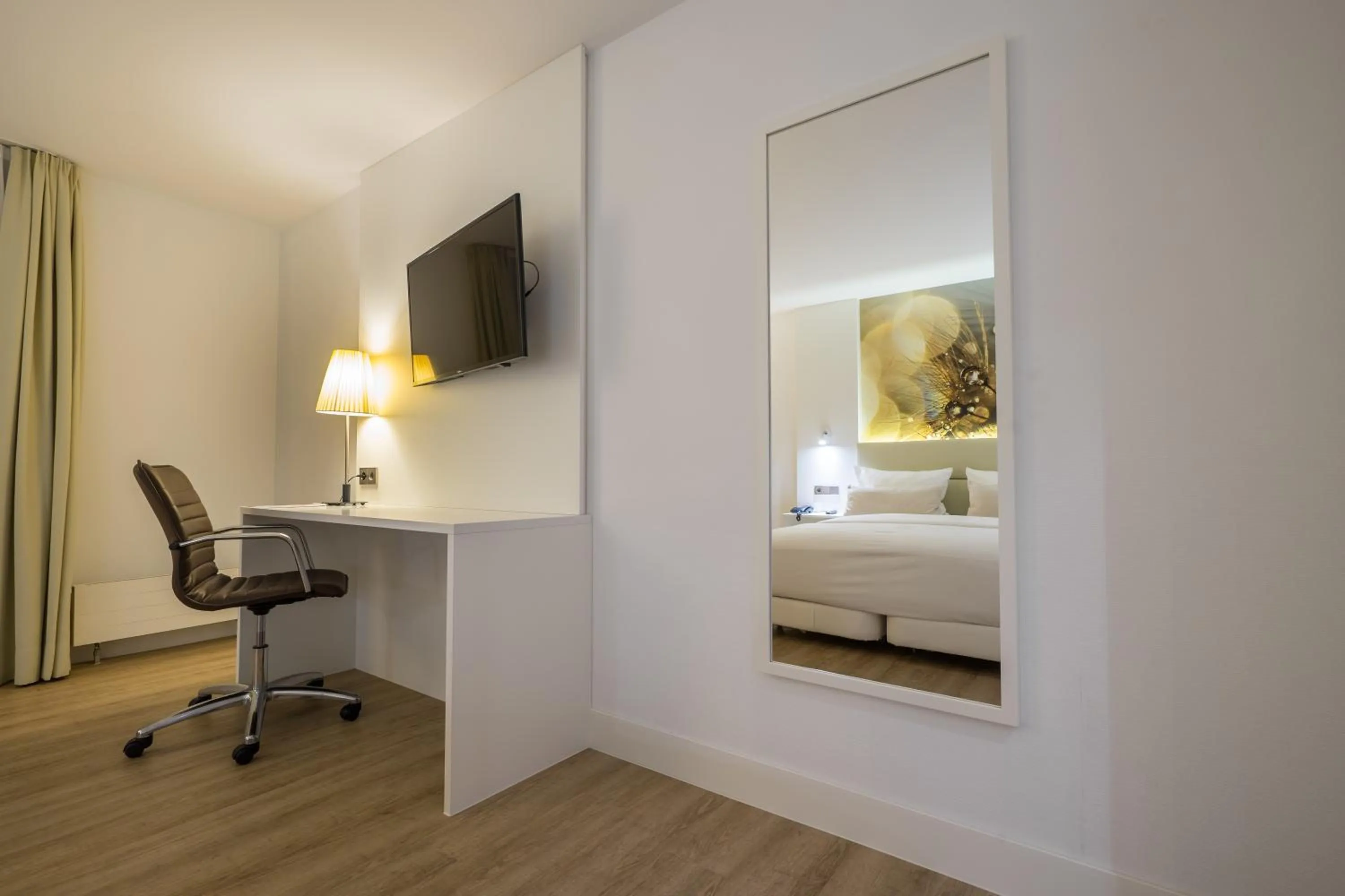 Photo of the whole room, Bed in Taste Hotel Heidenheim