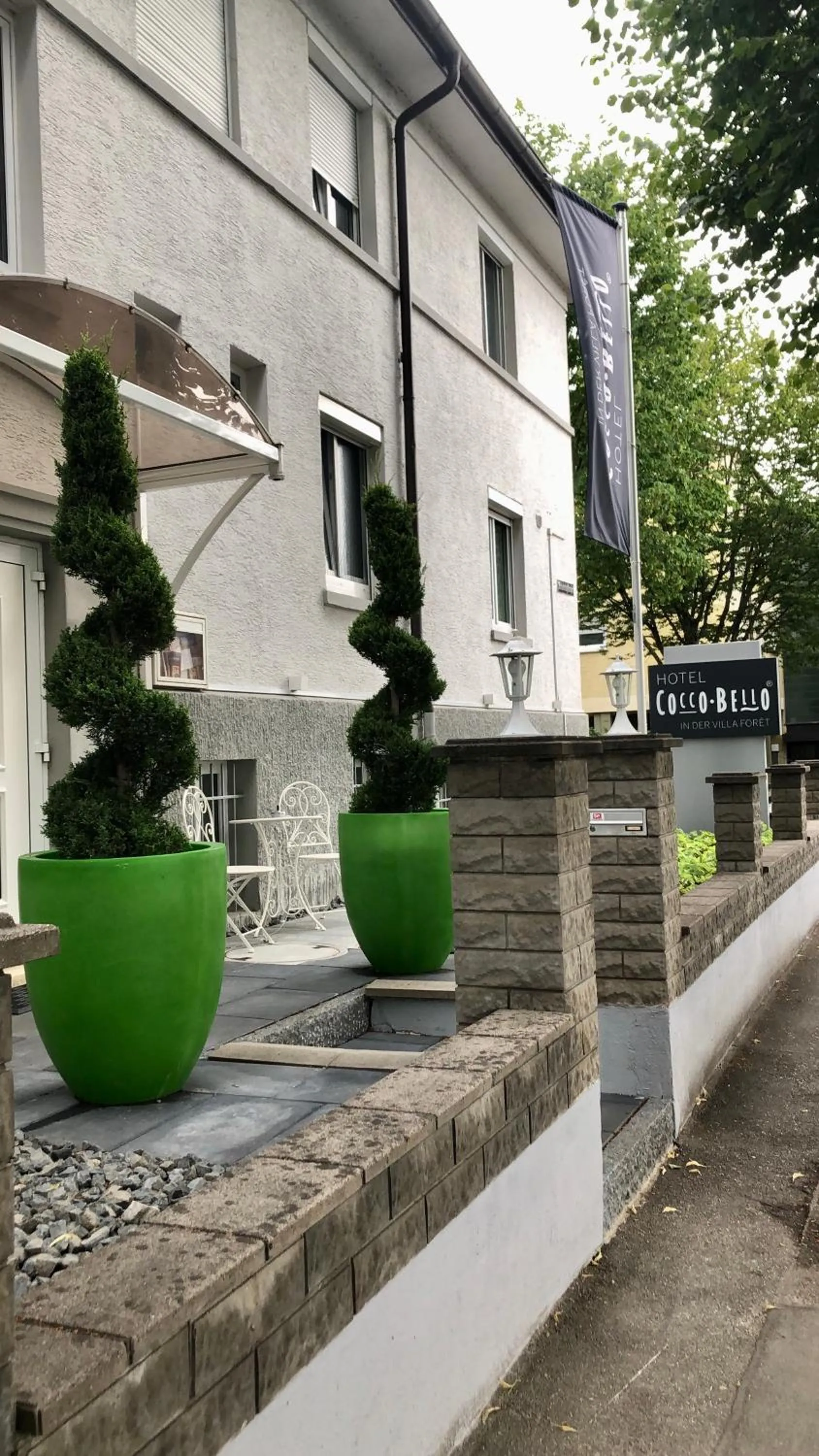 Facade/entrance in Hotel-Cocco-Bello in der Villa Foret