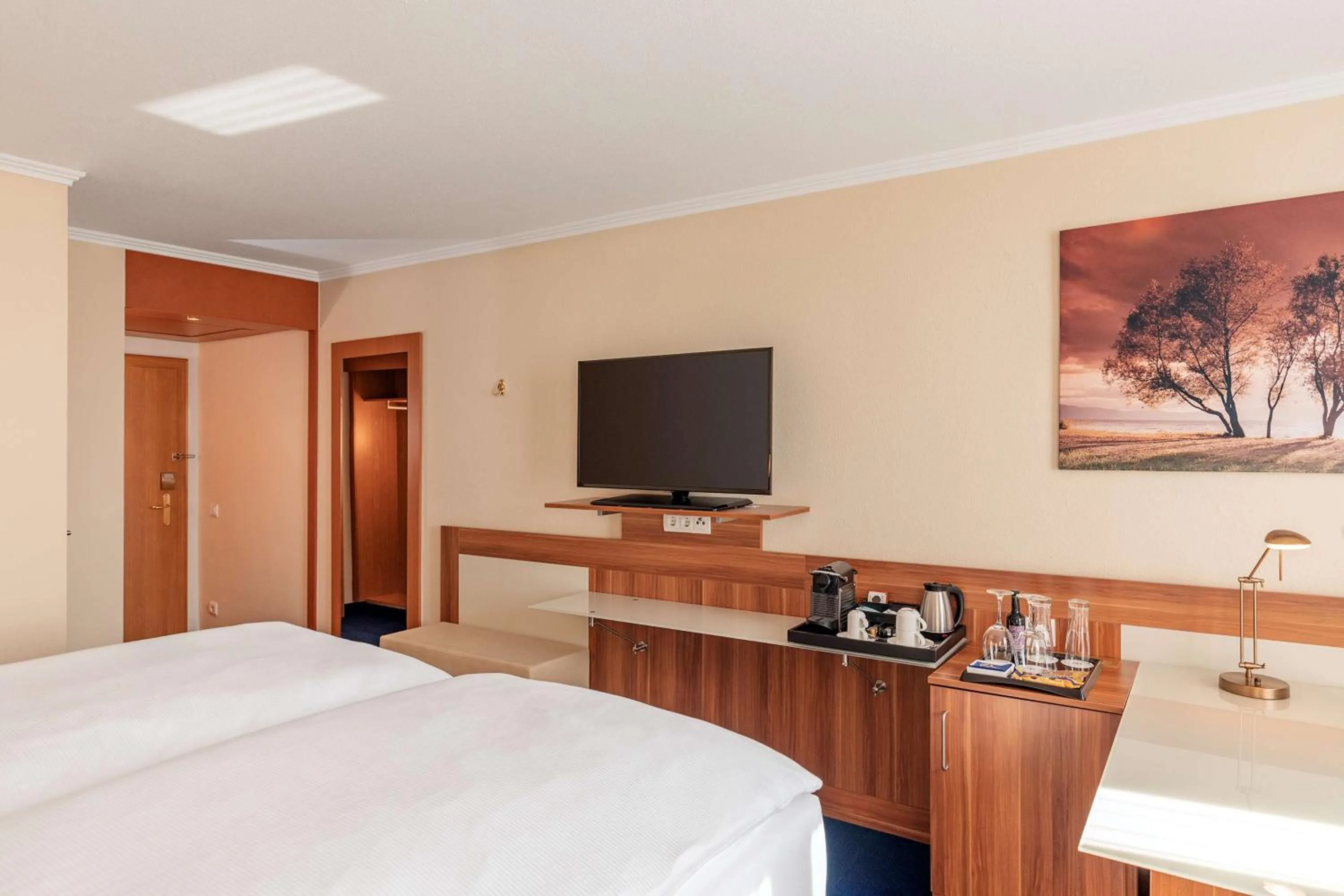 Photo of the whole room, Bed in NH Ingolstadt