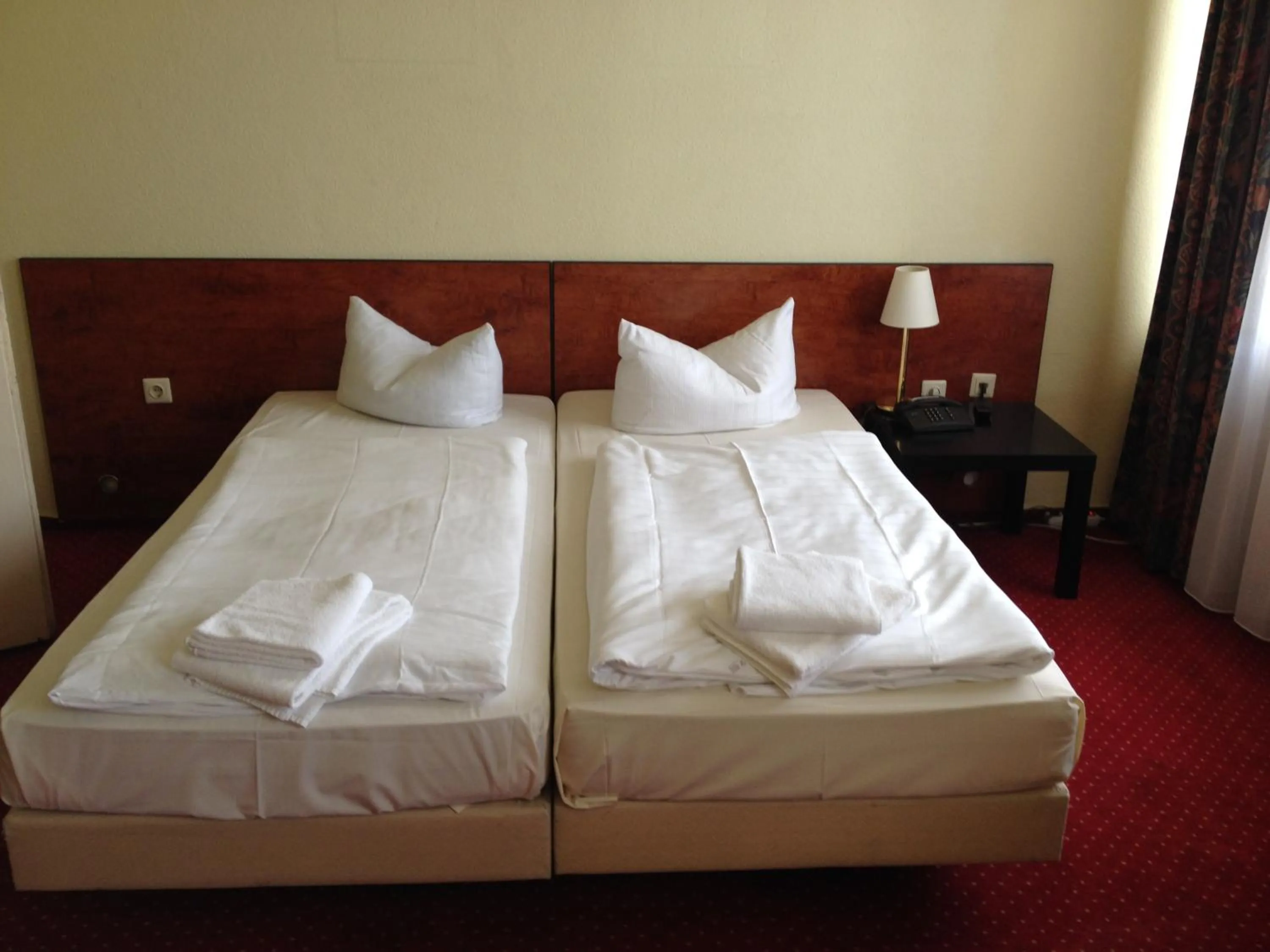 Bed in Domo Hotel Mondial