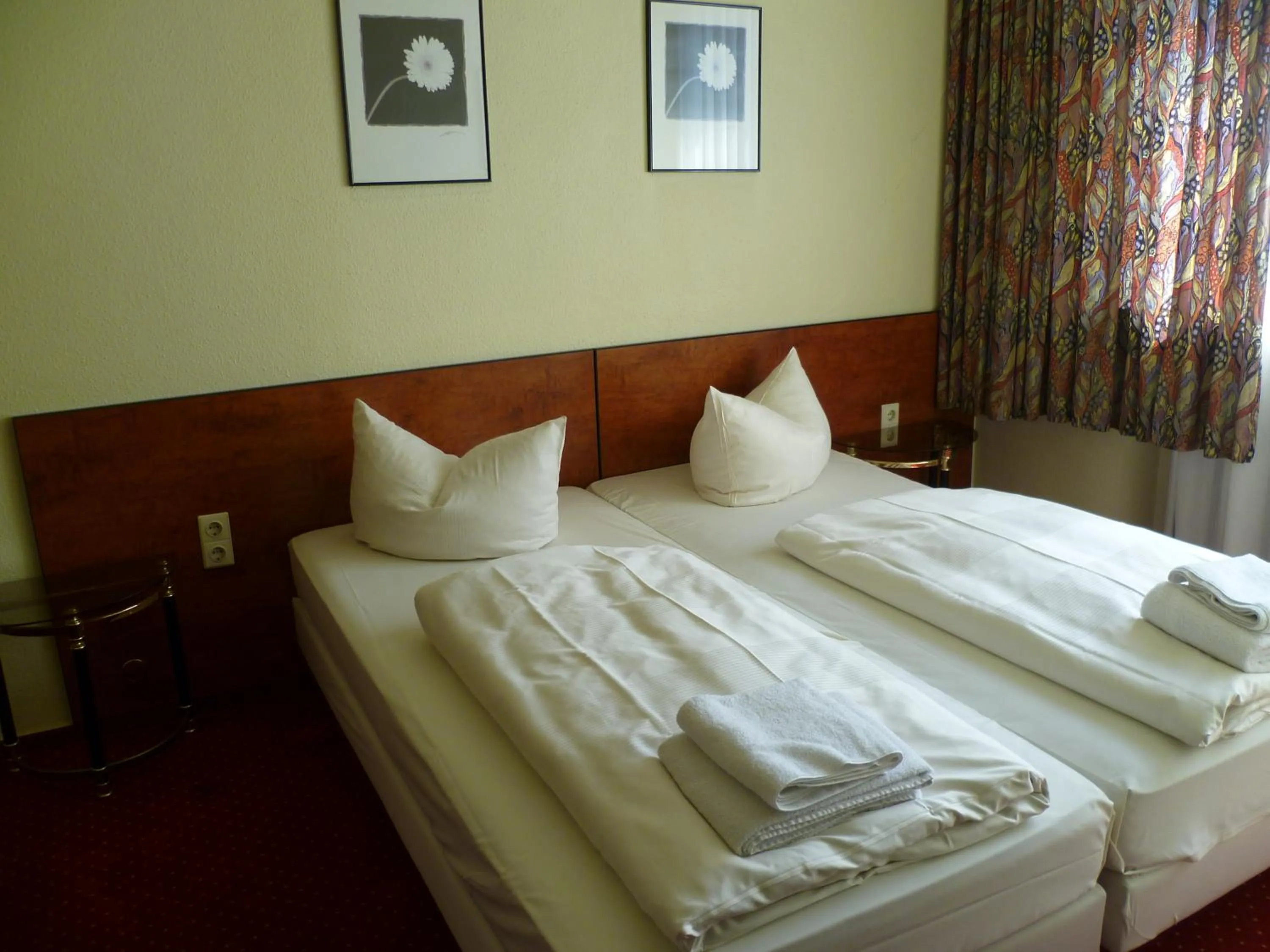 Photo of the whole room, Bed in Domo Hotel Mondial