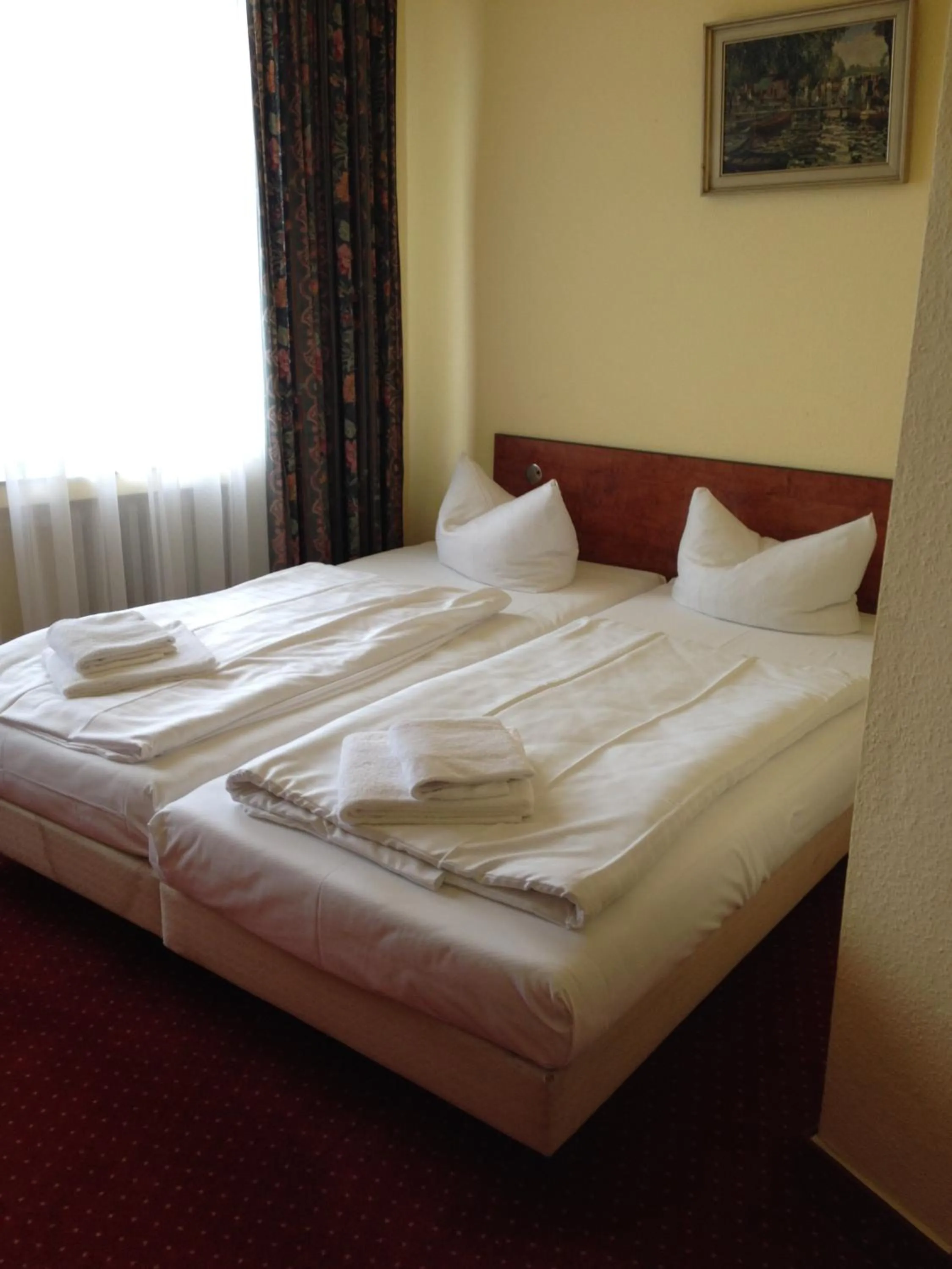 Bed in Domo Hotel Mondial