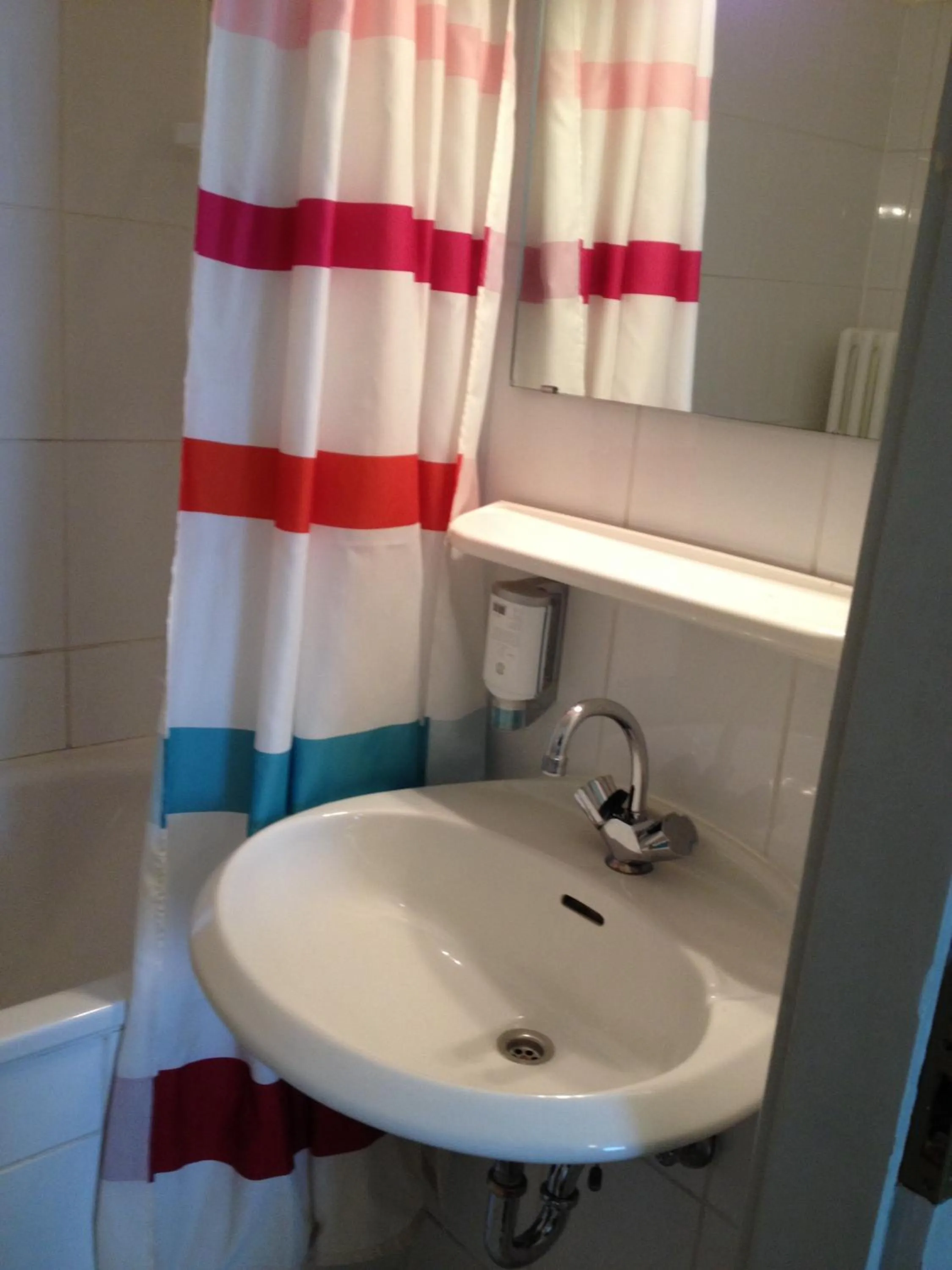 Bathroom in Domo Hotel Mondial