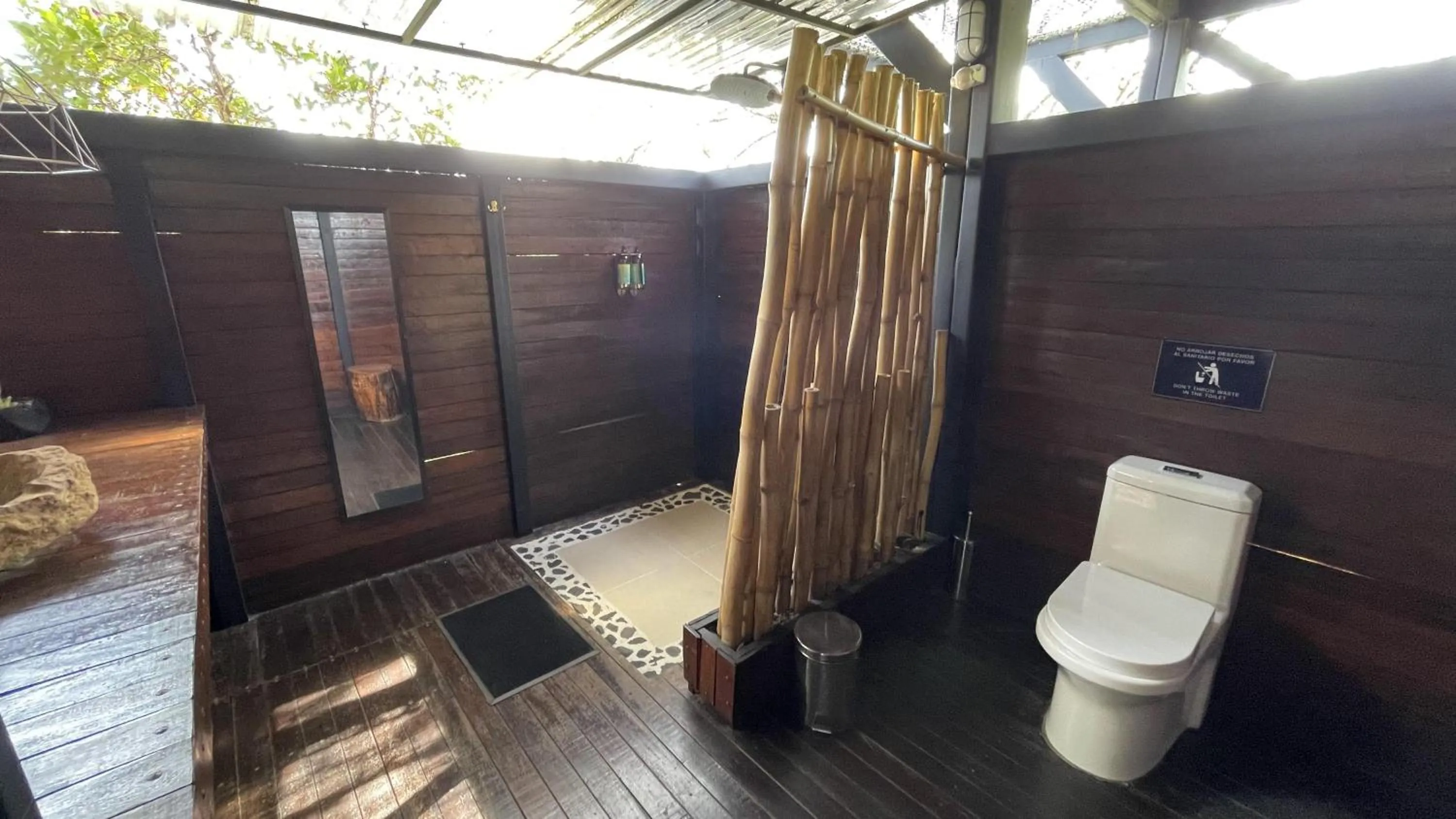 Toilet in Domus Glamping Guatapé