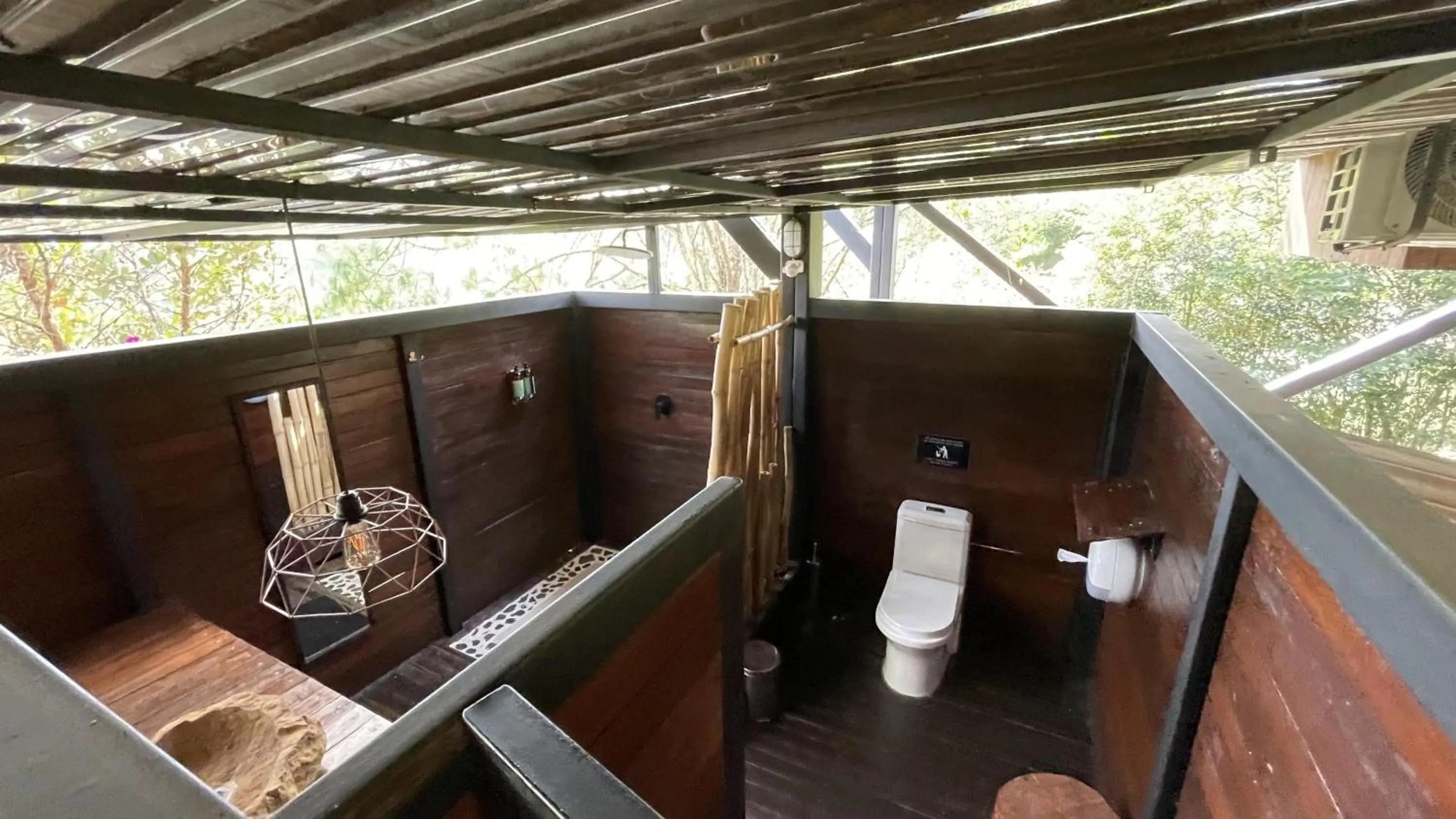 Toilet in Domus Glamping Guatapé