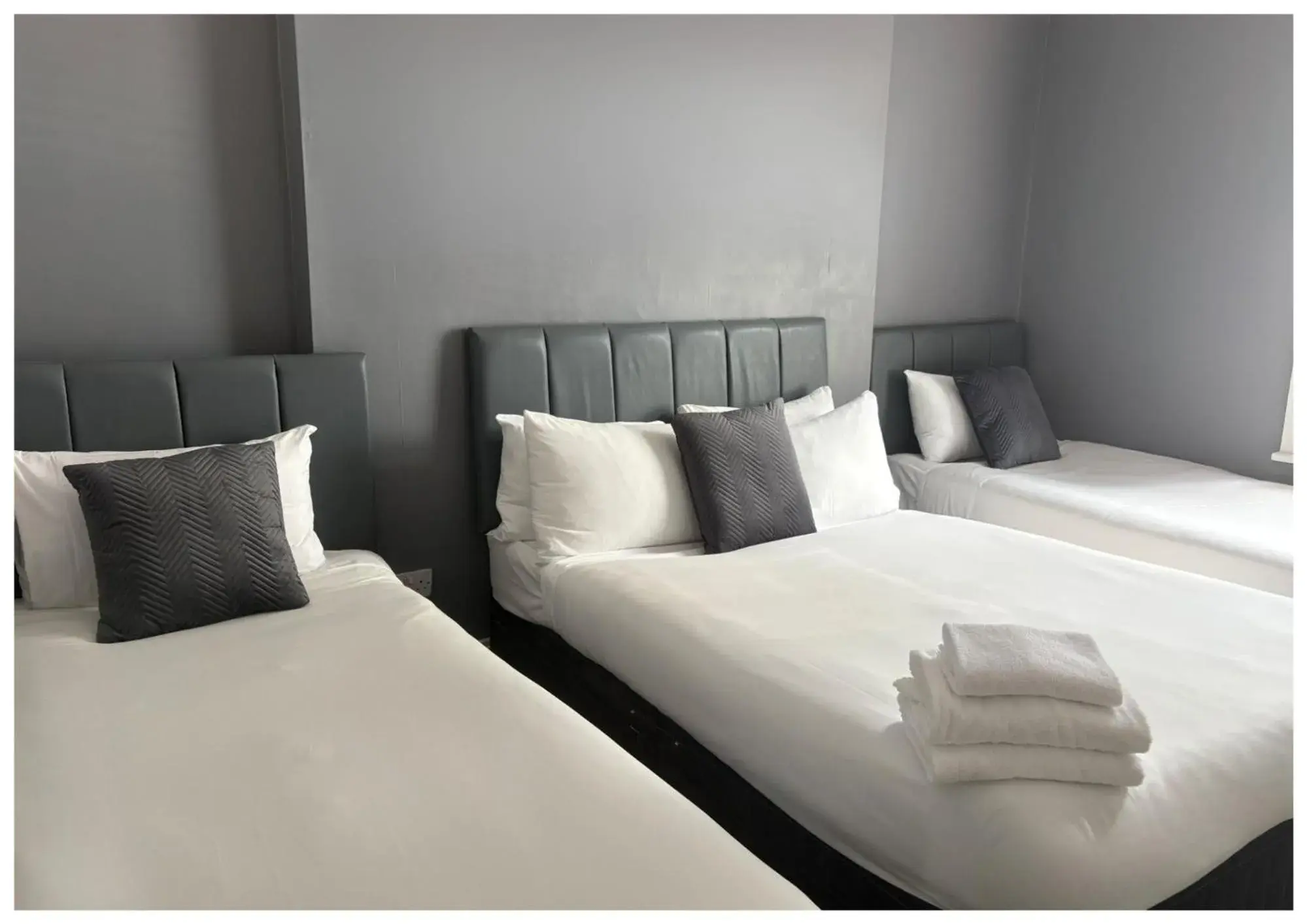 Family Room with Private Bathroom in Hotel Anfield Family Room with Private Bathroom in Hotel Anfield