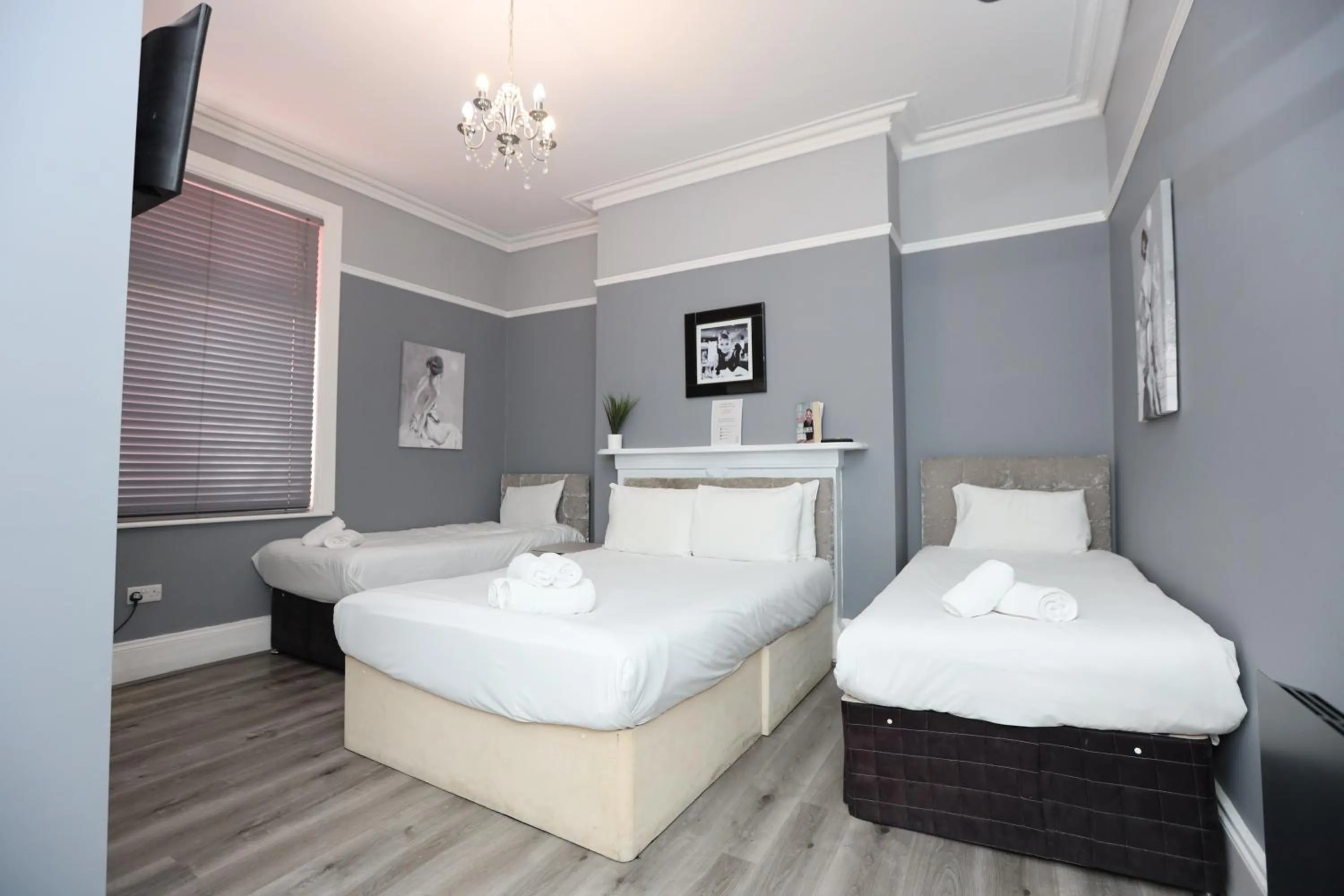 Photo of the whole room, Bed in Hotel Anfield