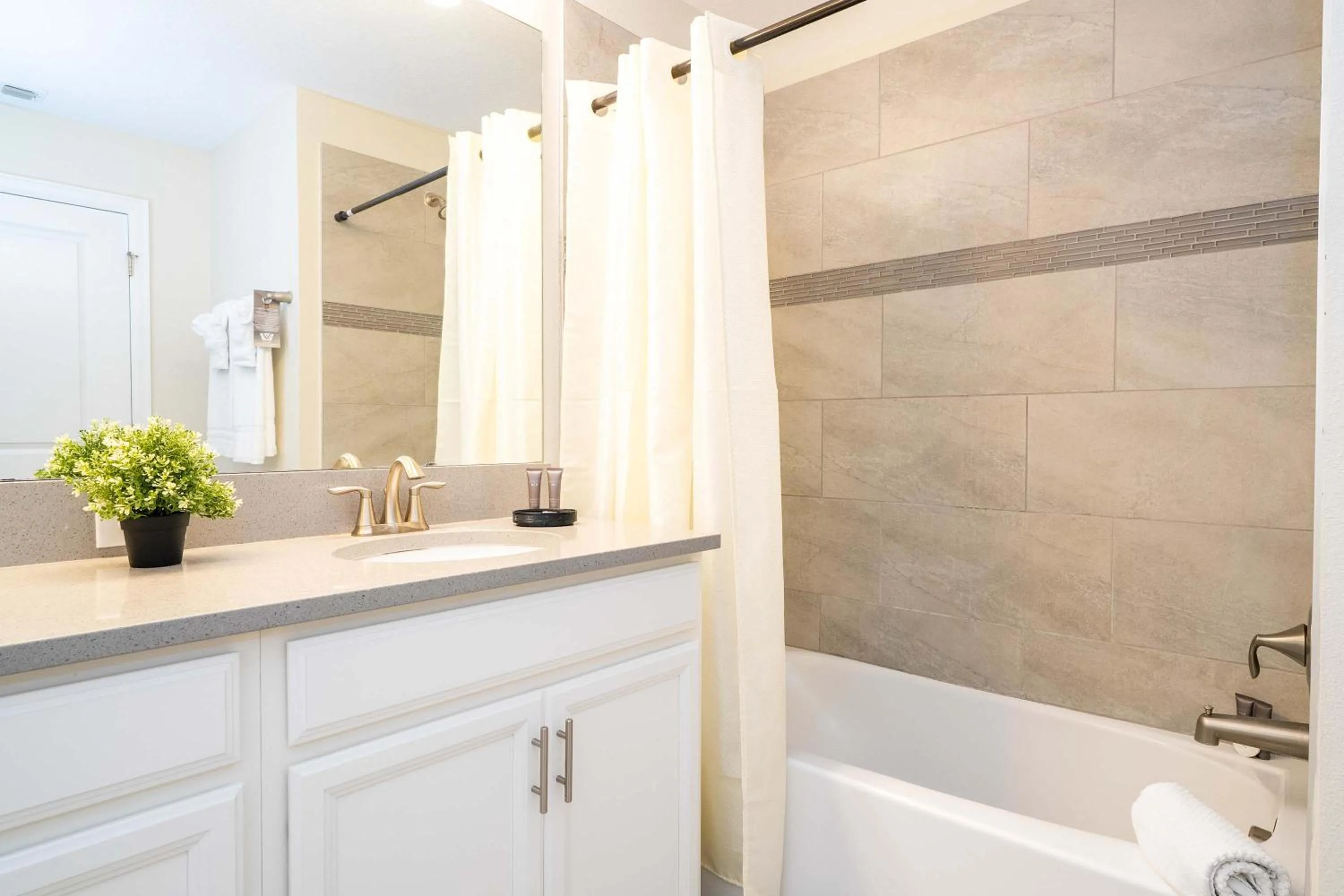 Gorgeous Four Bd w/ Pool close to Disney 5035