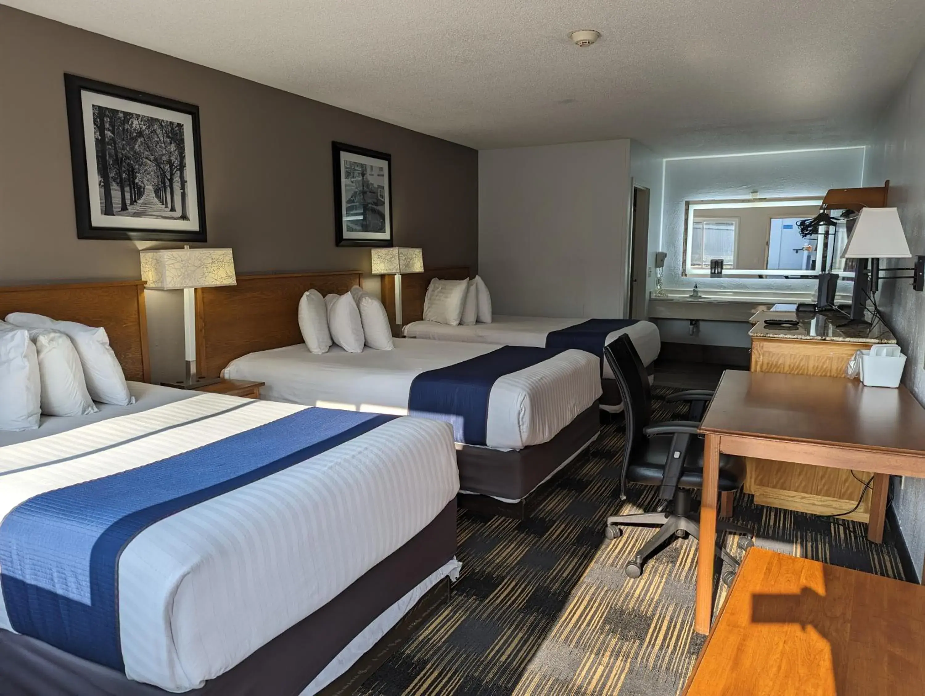 Deluxe Triple Room in Cedar Cove Deluxe Triple Room in Cedar Cove