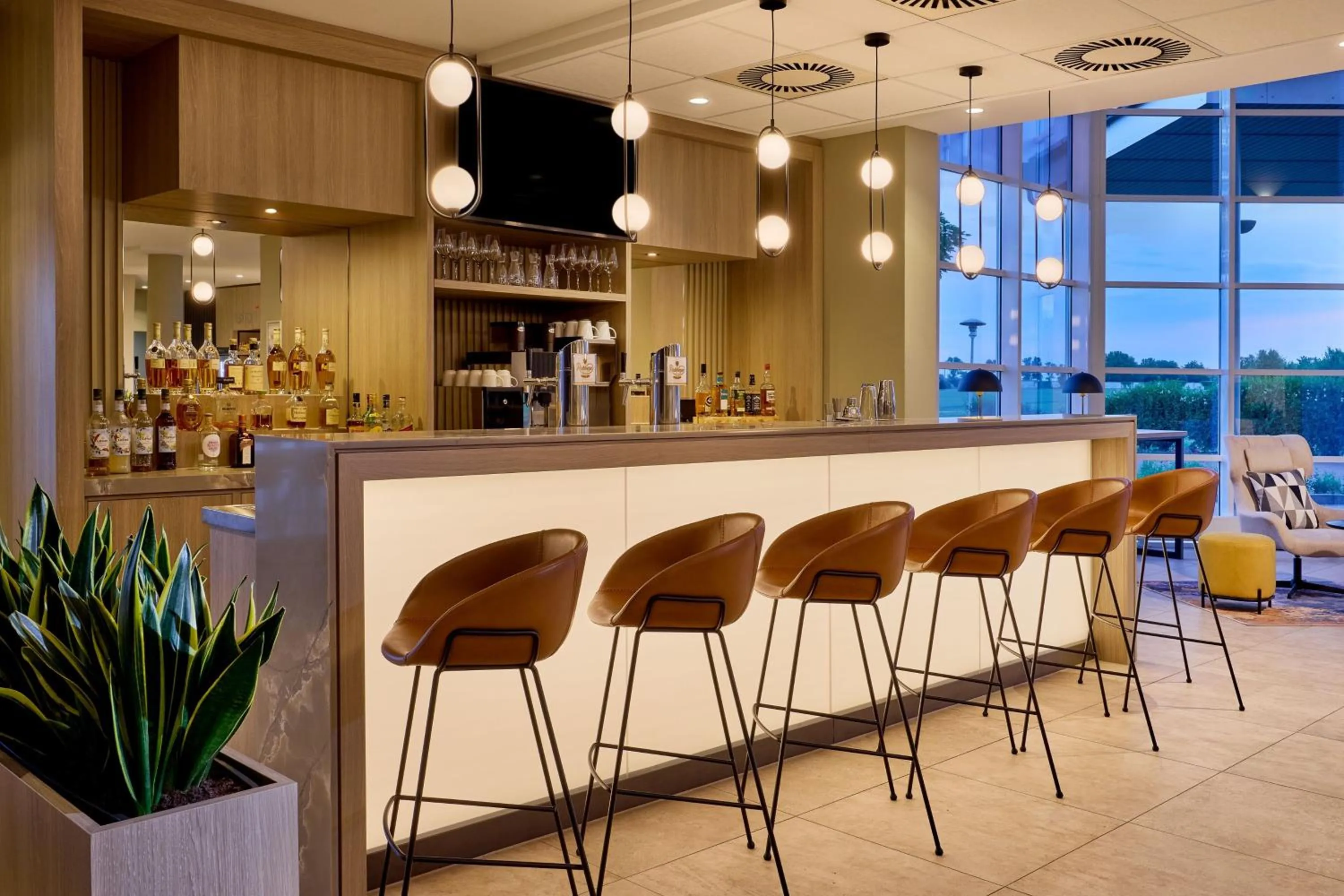 Lounge or bar in Courtyard by Marriott Magdeburg