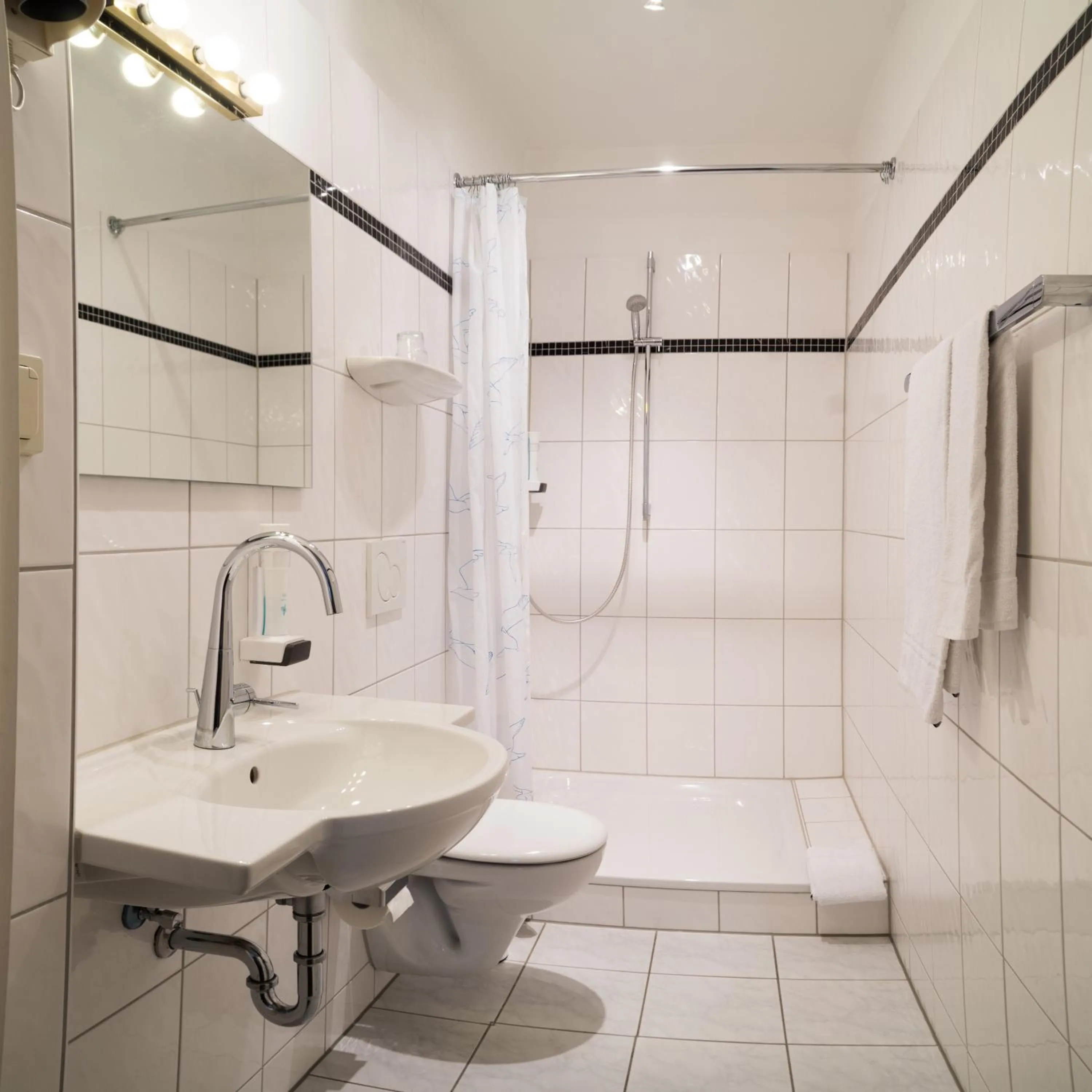 Shower in Hotel Niederrad