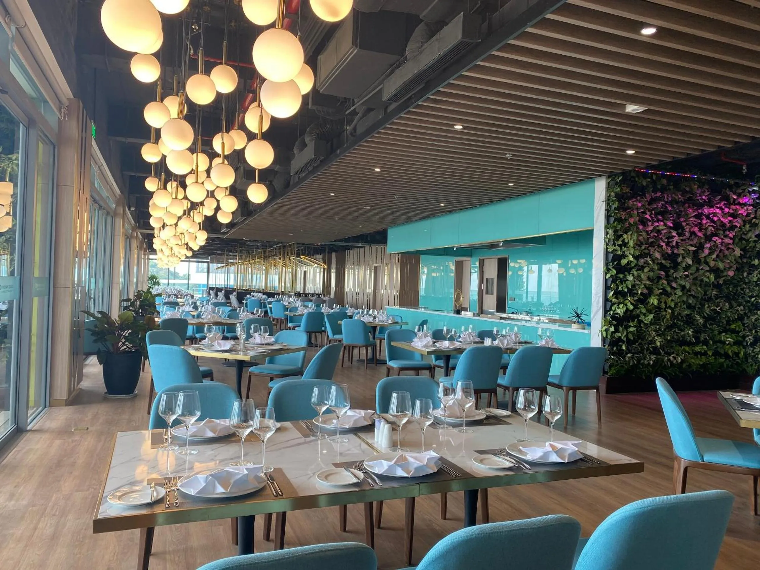 Restaurant/places to eat in Flamingo Cát Bà Resort Managed by Flamingo Hotels & Resorts