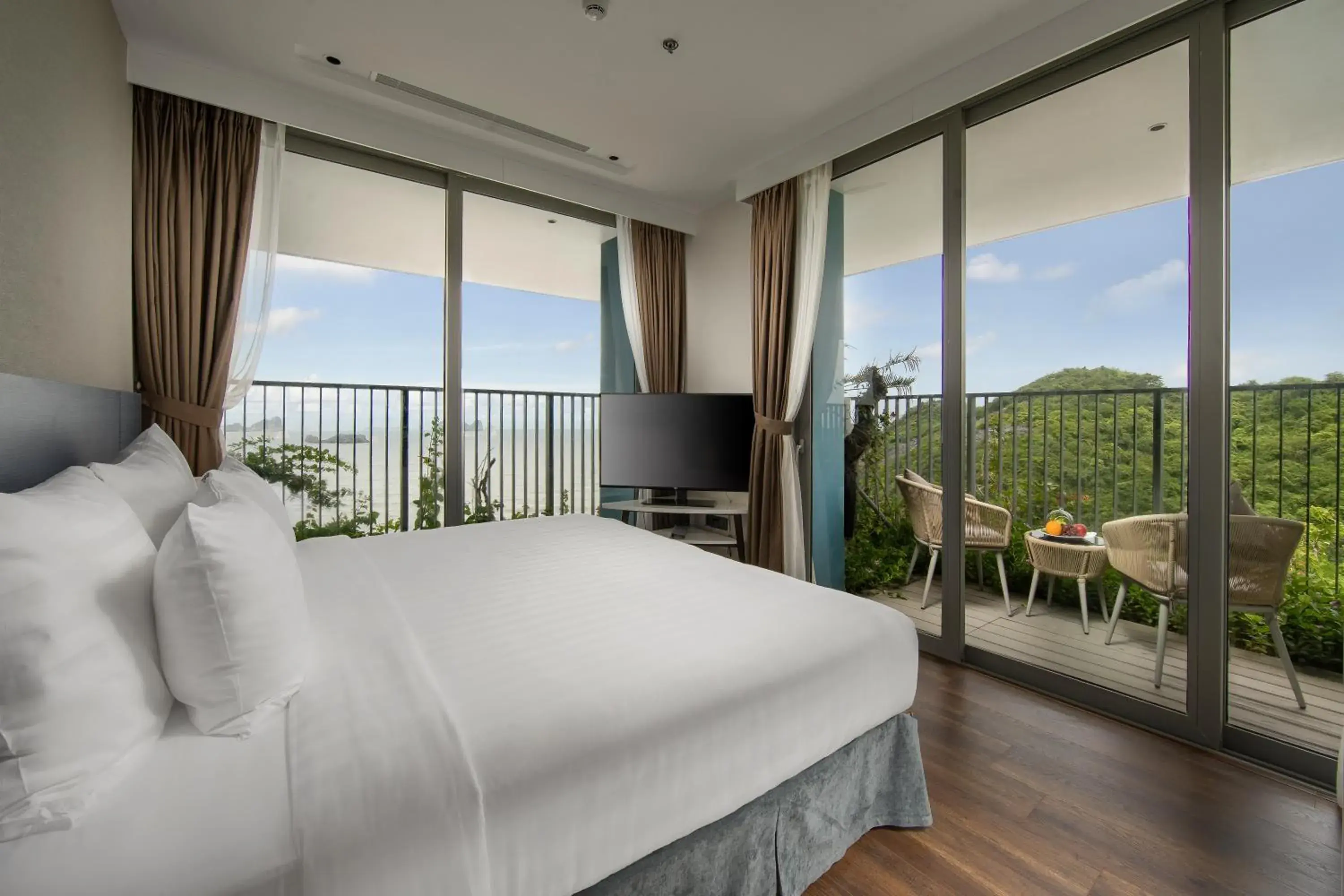 3BR Premier Residence Ocean in Flamingo Cát Bà Resort Managed by Flamingo Hotels & Resorts 3BR Premier Residence Ocean in Flamingo Cát Bà Resort Managed by Flamingo Hotels & Resorts