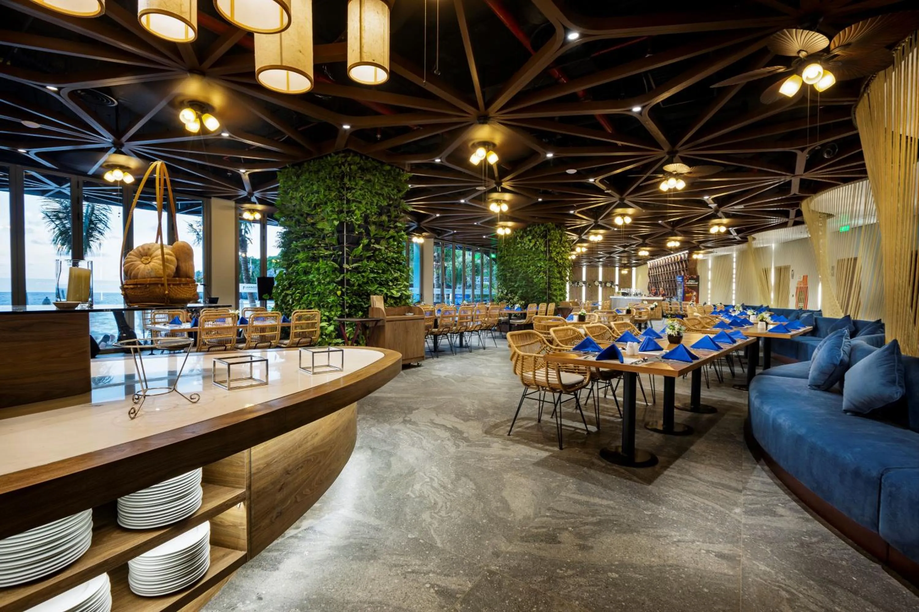 Restaurant/places to eat in Flamingo Cát Bà Resort Managed by Flamingo Hotels & Resorts